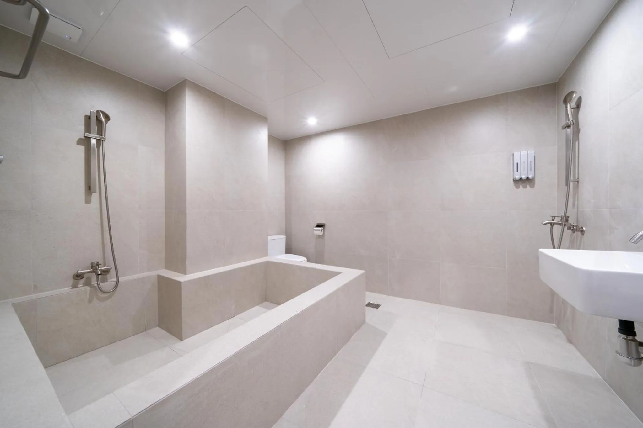 Hot Tub in GOYU Hotel