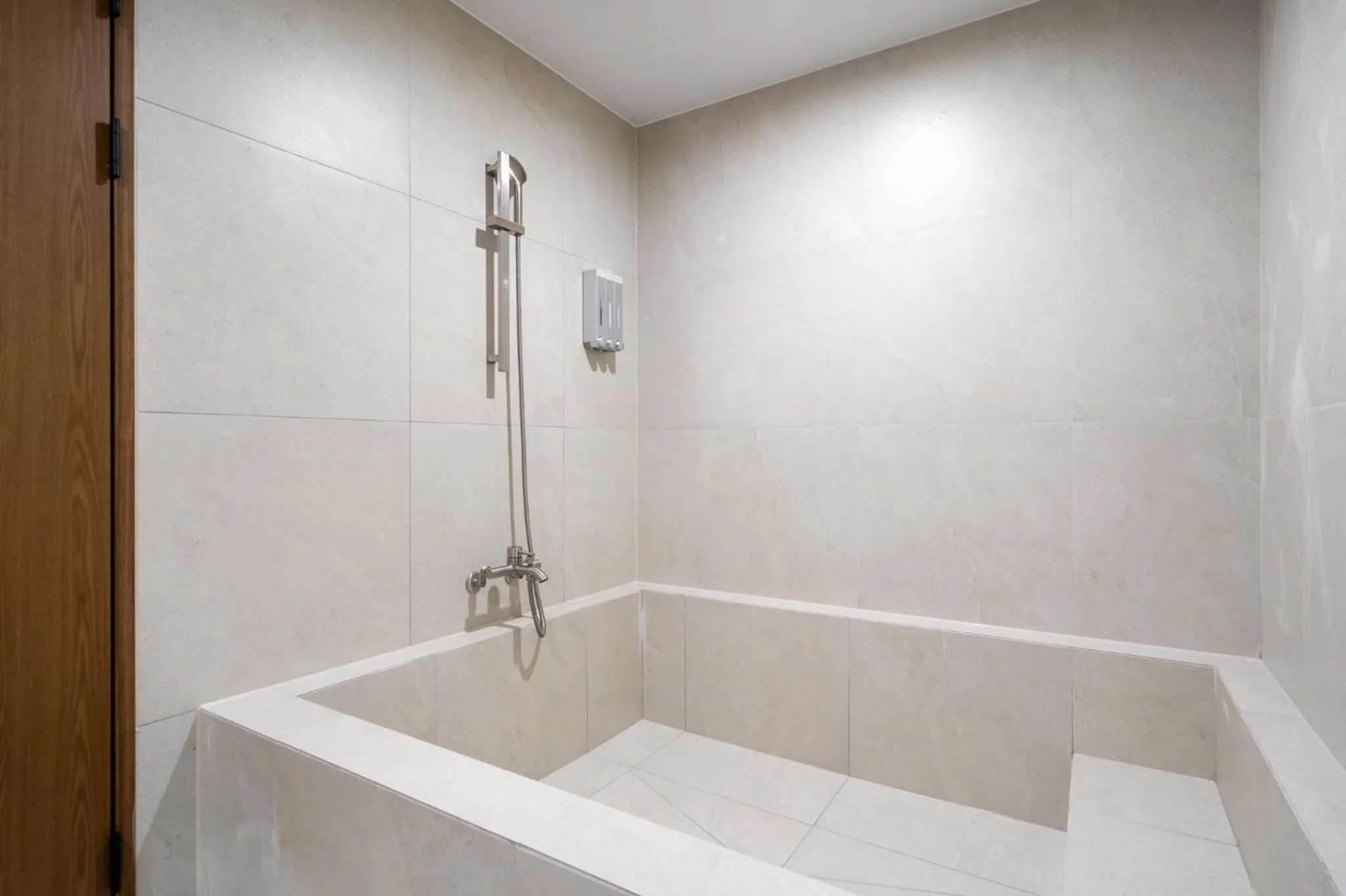 Hot Tub in GOYU Hotel