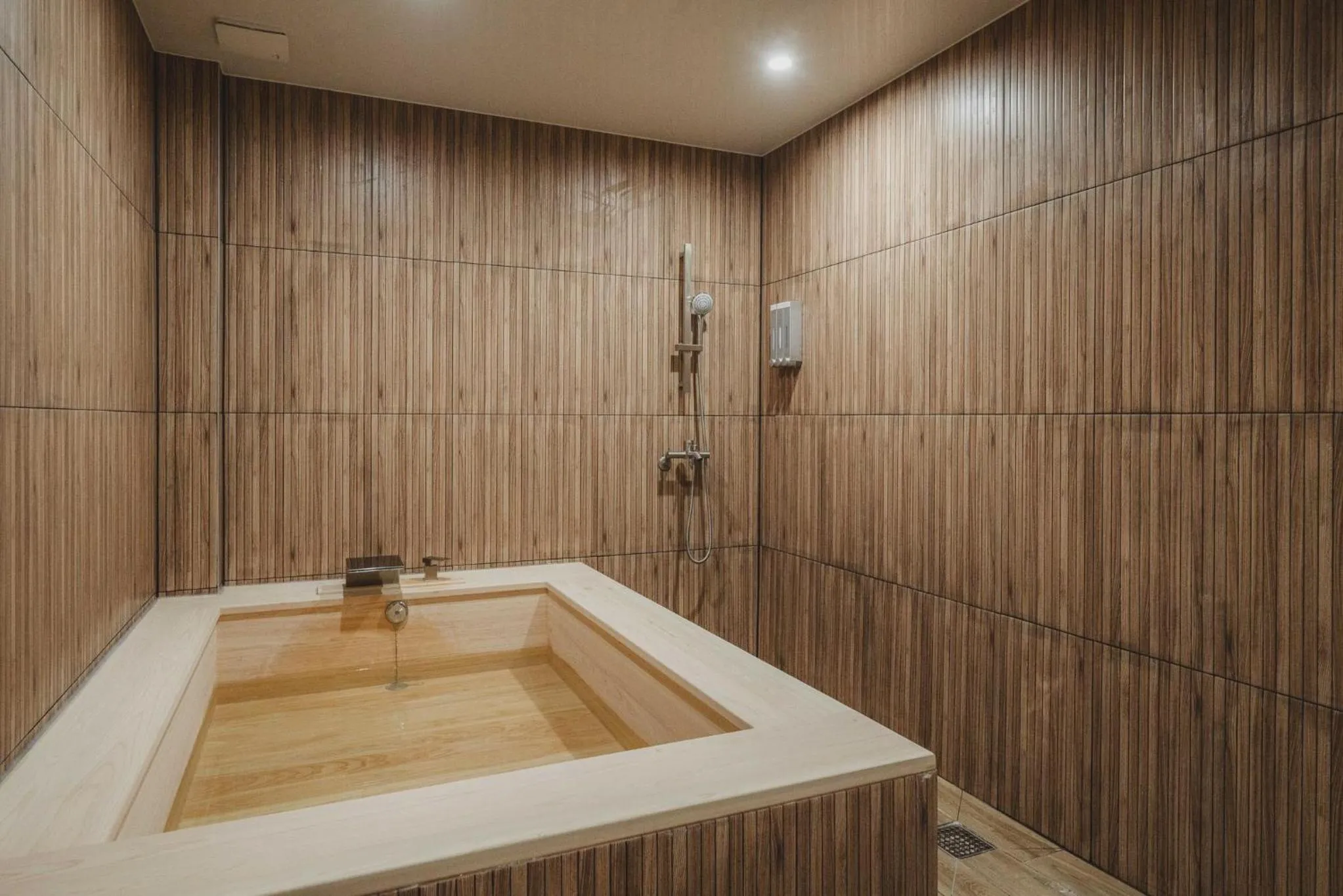 Shower in GOYU Hotel