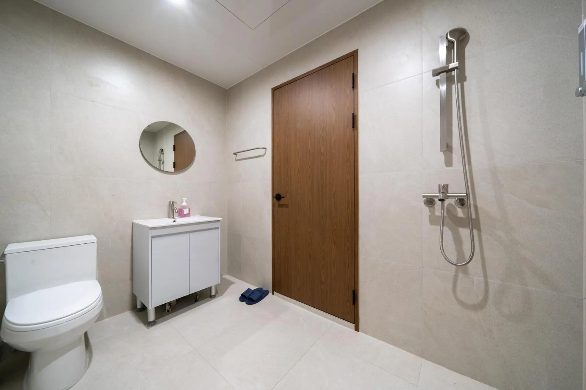 Shower in GOYU Hotel