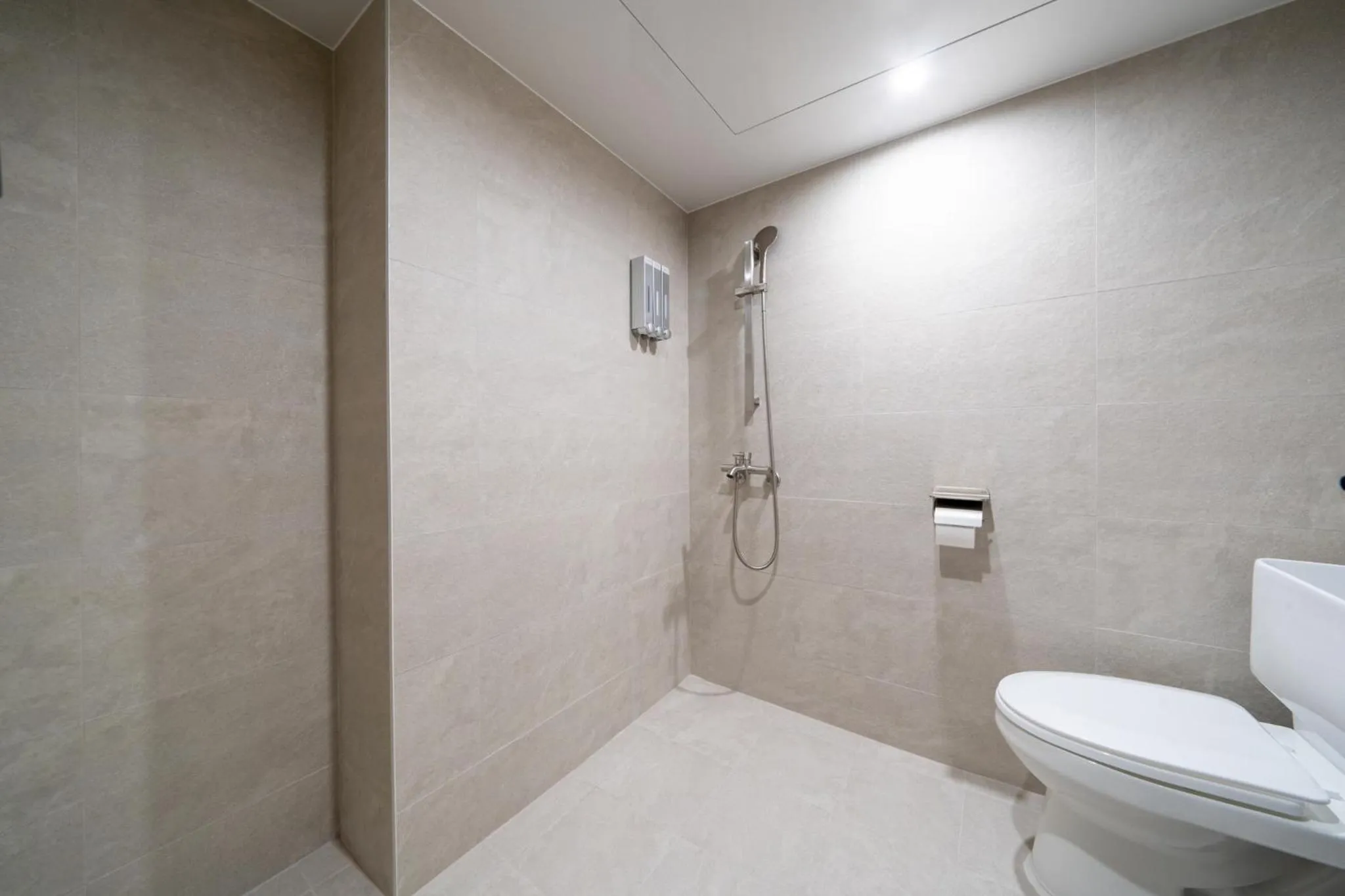 Shower in GOYU Hotel