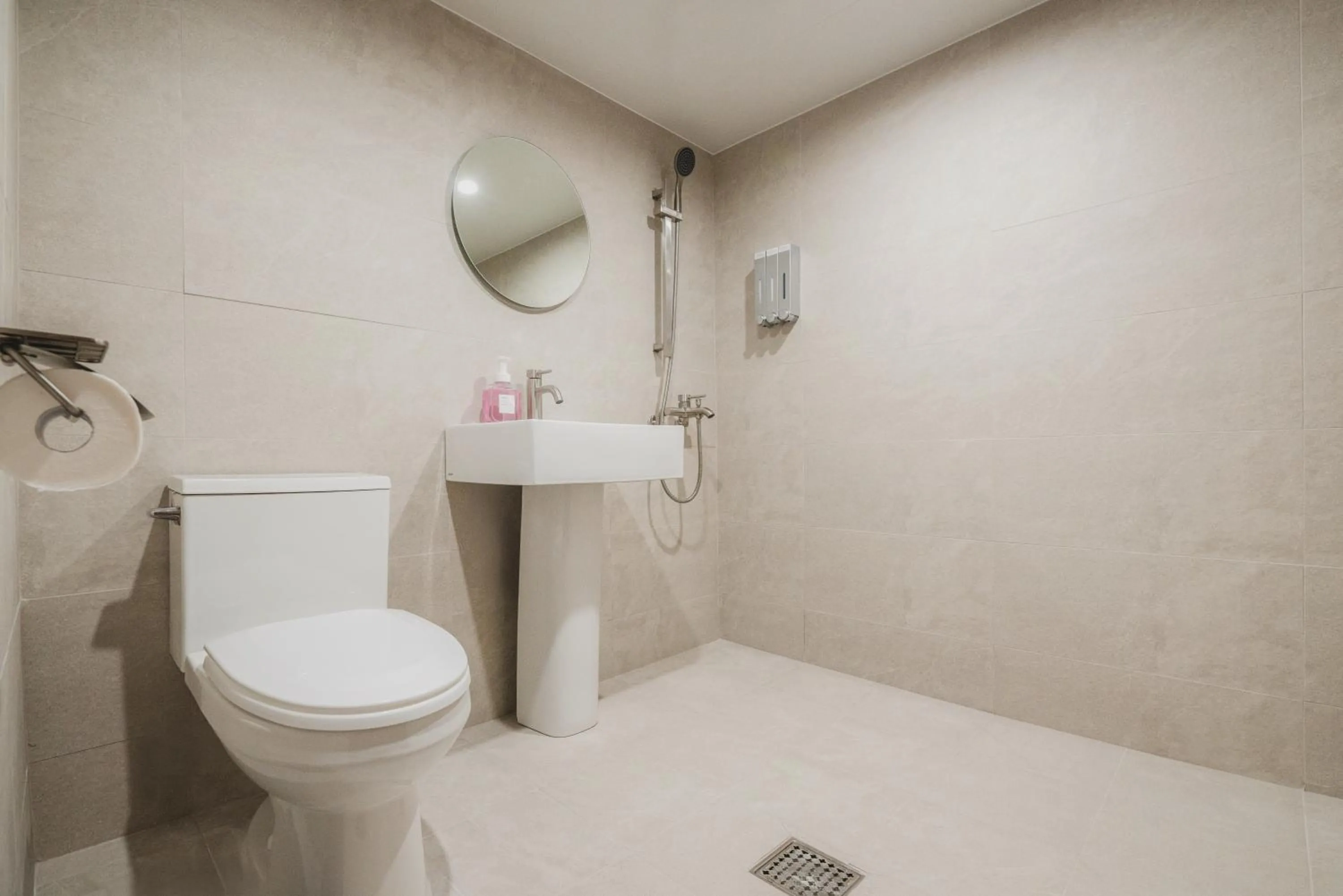 Shower in GOYU Hotel