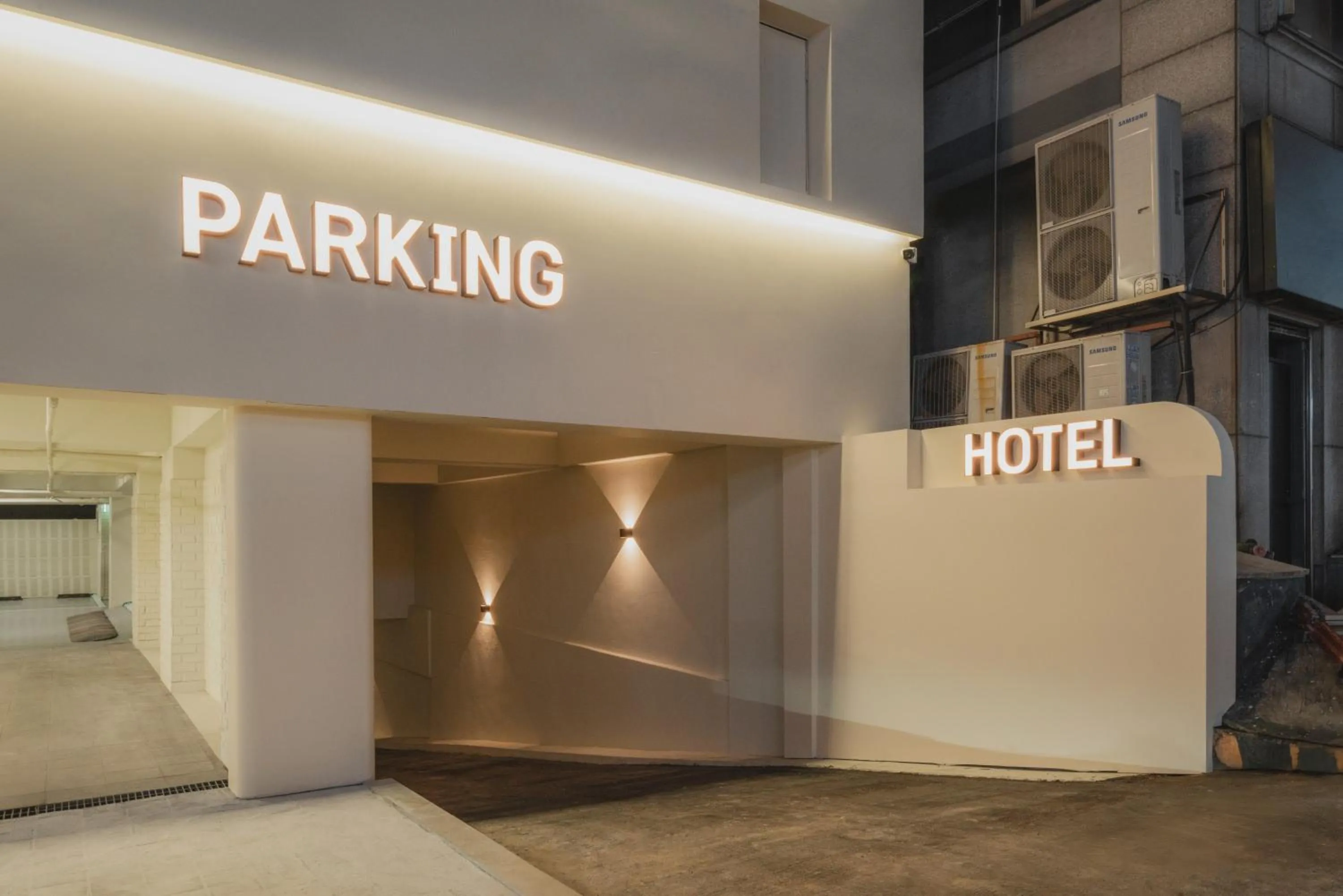 Parking in GOYU Hotel