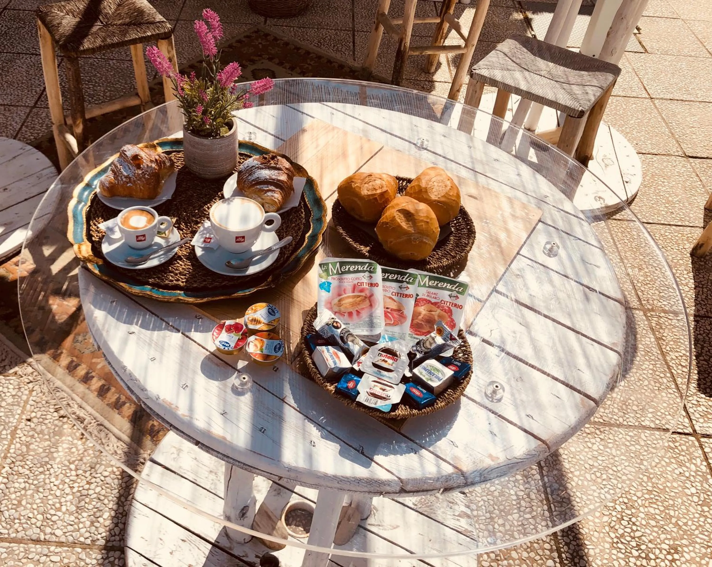 Food and drinks in MORF suites