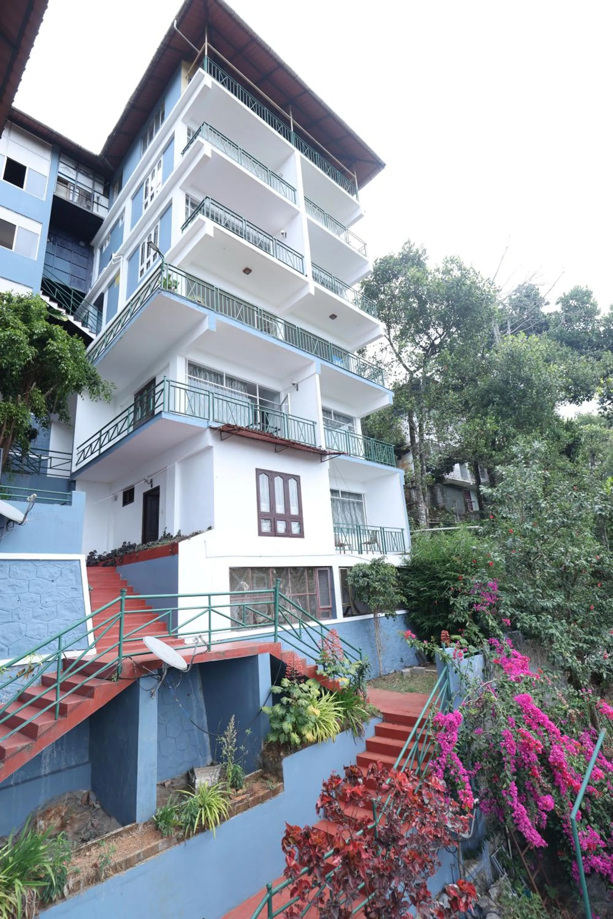 Lazo Golden Valley Resort , Munnar