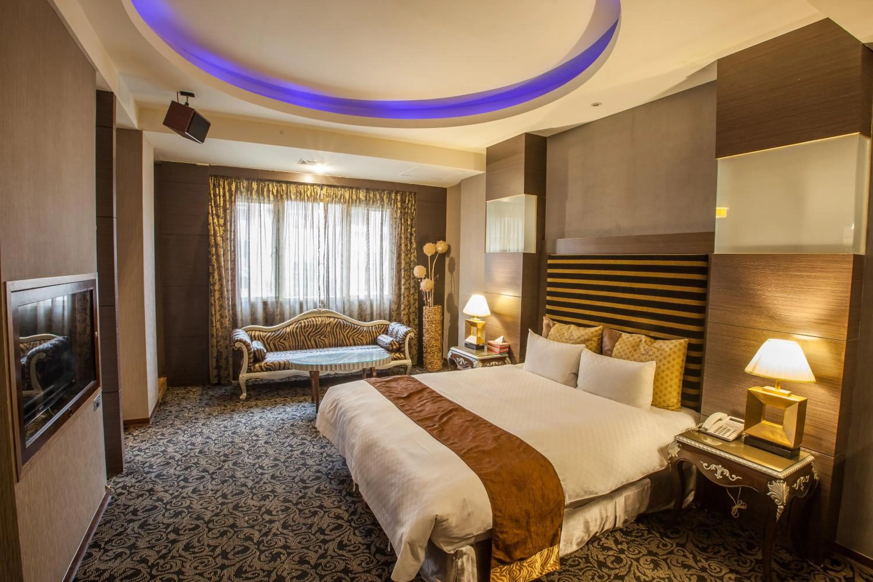 TV and multimedia, Bed in Spring Breeze Hotel