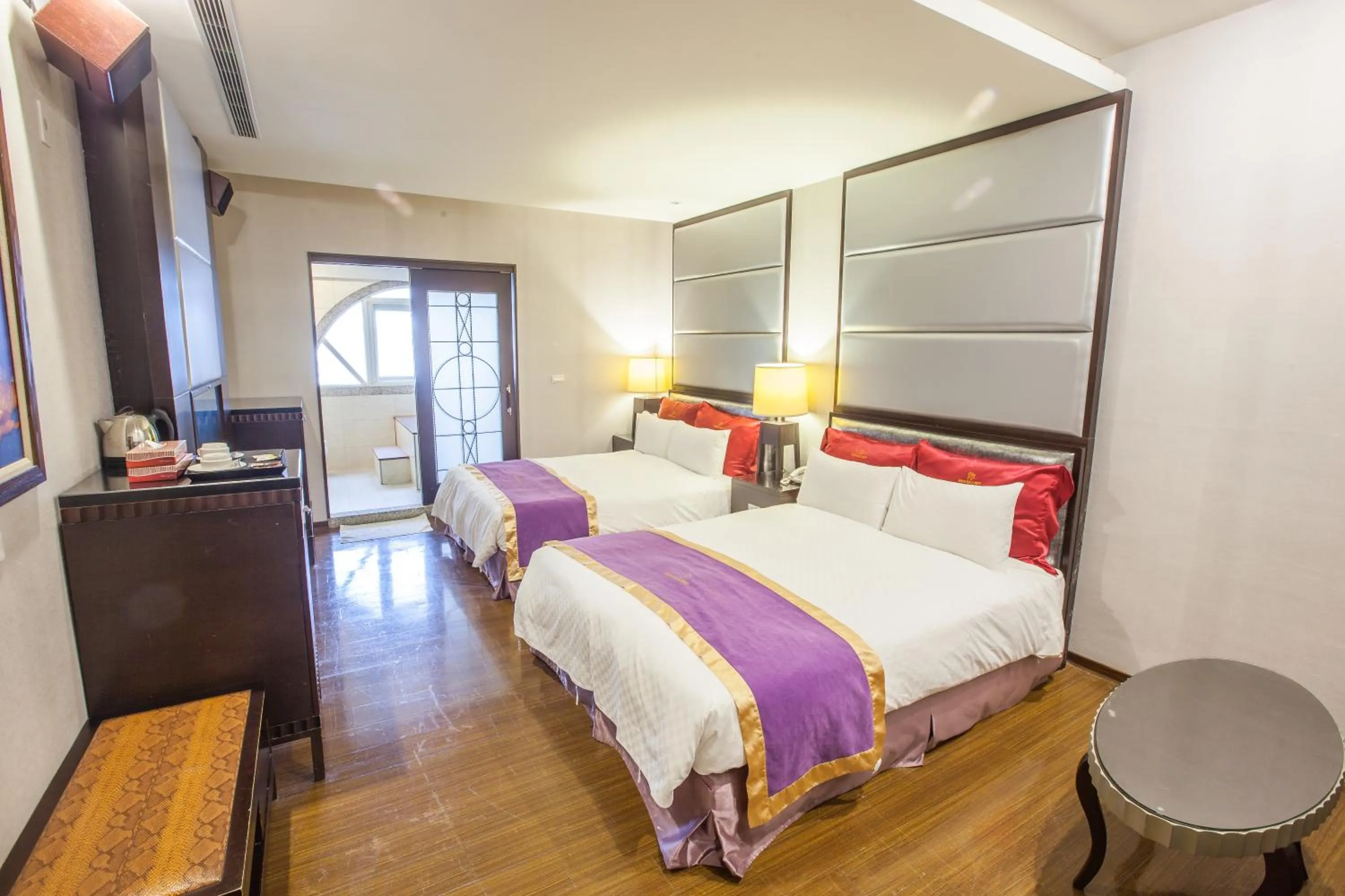 TV and multimedia, Bed in Spring Breeze Hotel