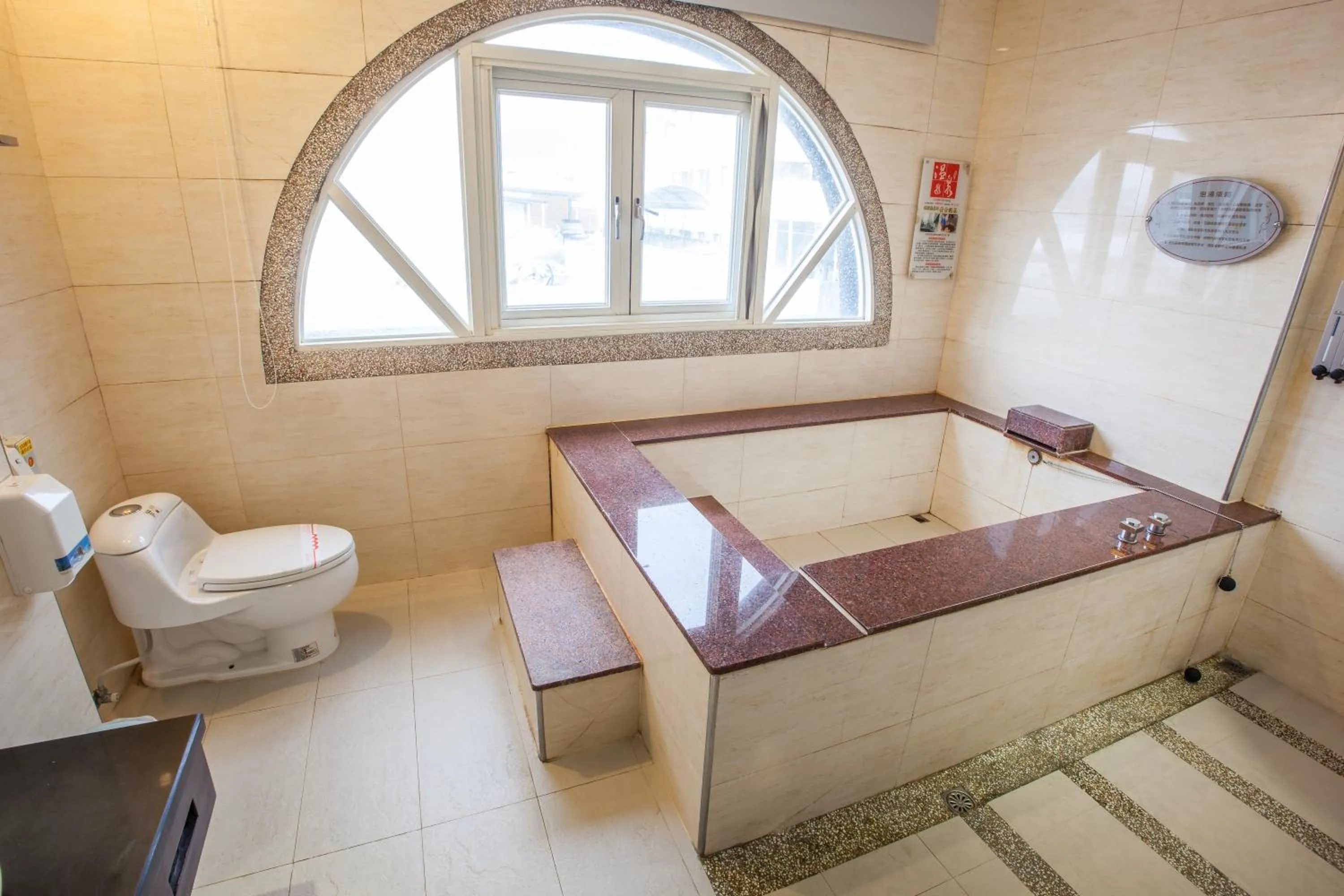 Shower, Bed in Spring Breeze Hotel