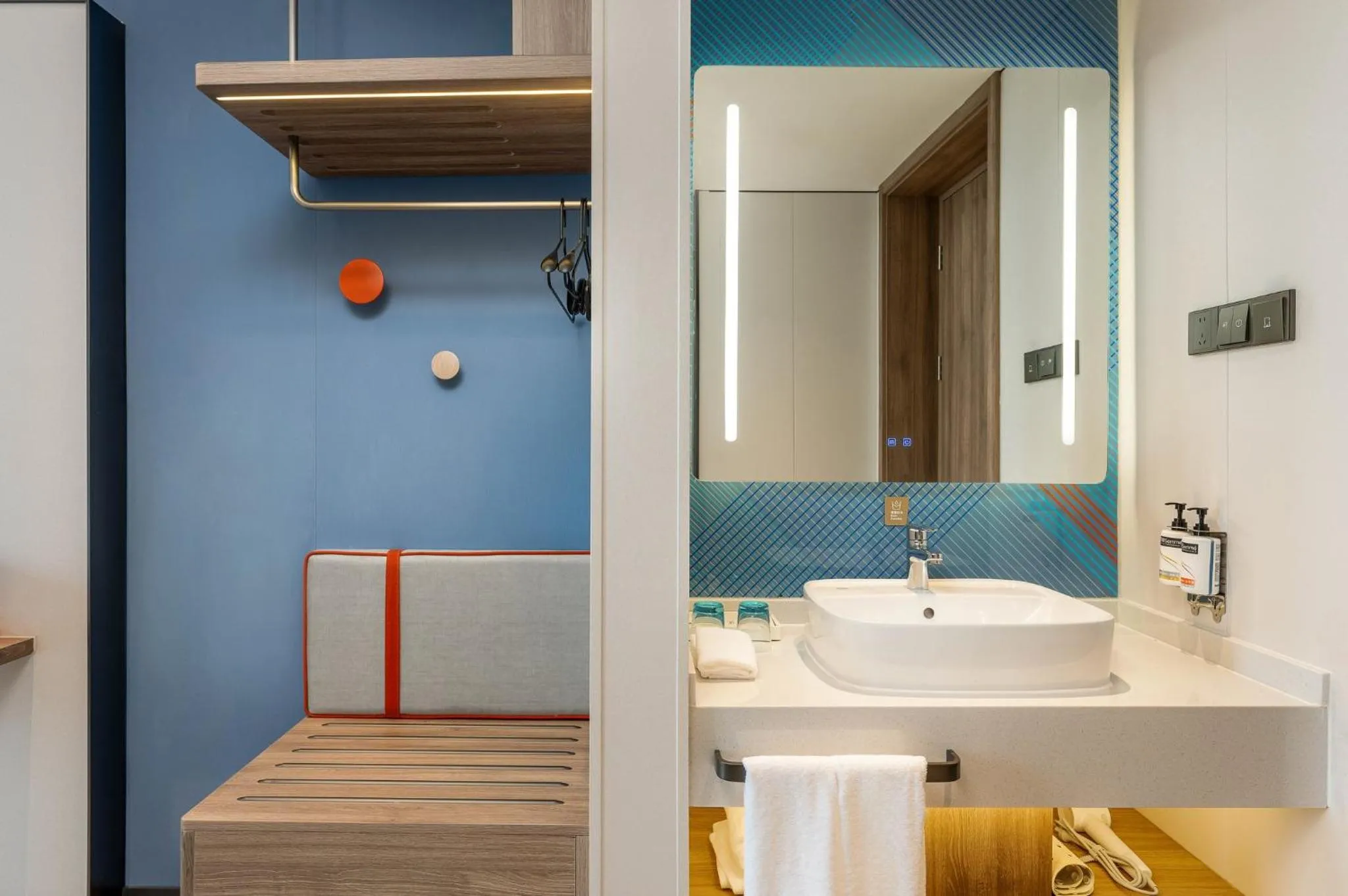 Photo of the whole room in Holiday Inn Express Shangrao Railway Station by IHG