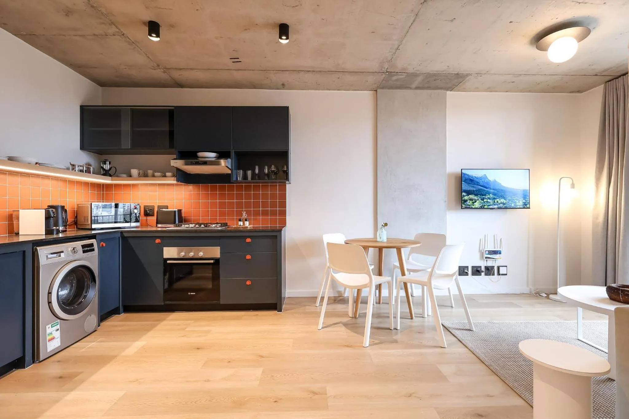 One-Bedroom Apartment in THREE43 ON B - Fluent Serviced Apartments