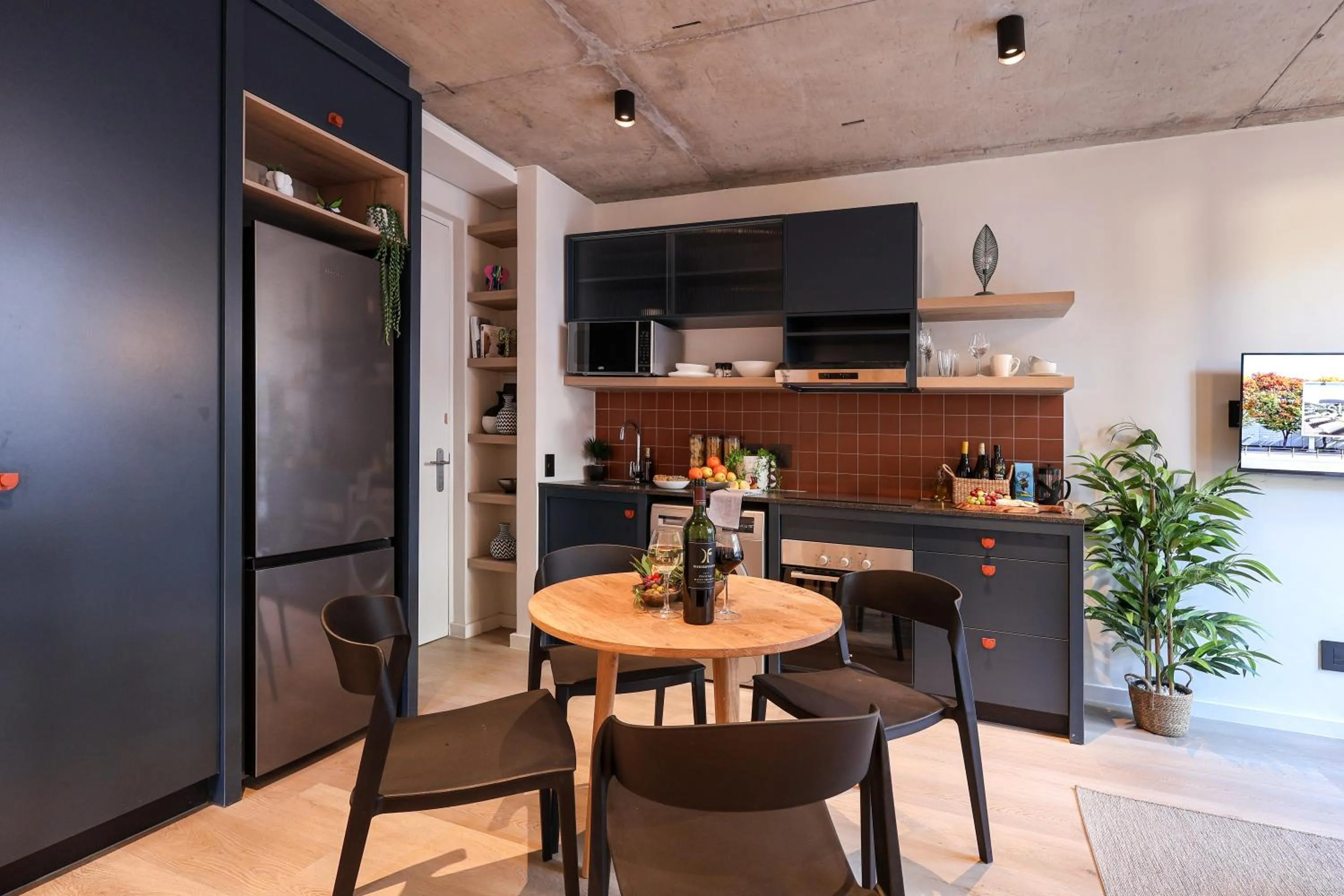 One-Bedroom Apartment in THREE43 ON B - Fluent Serviced Apartments