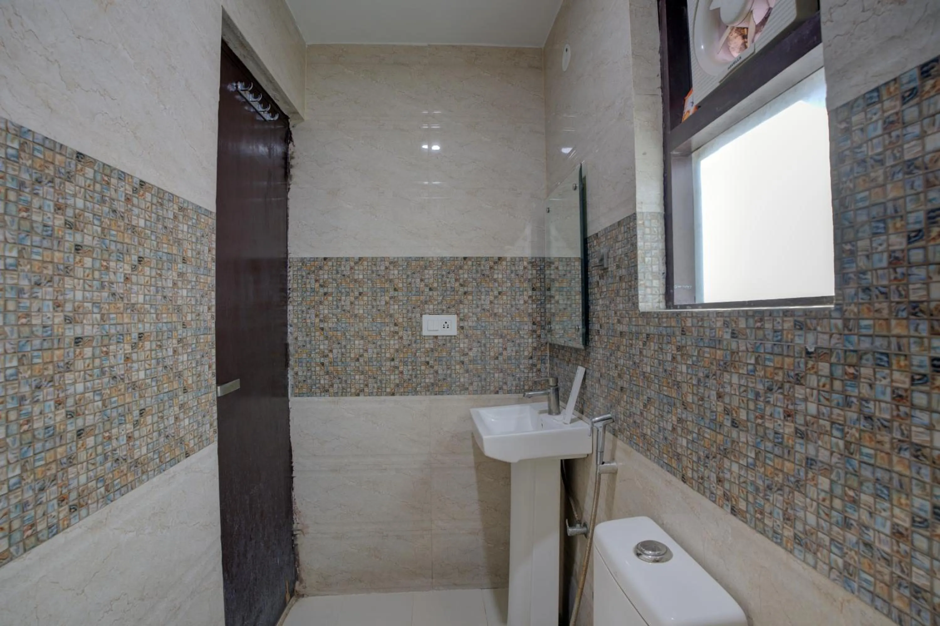 Shower in Hotel Dolphin at Delhi Airport