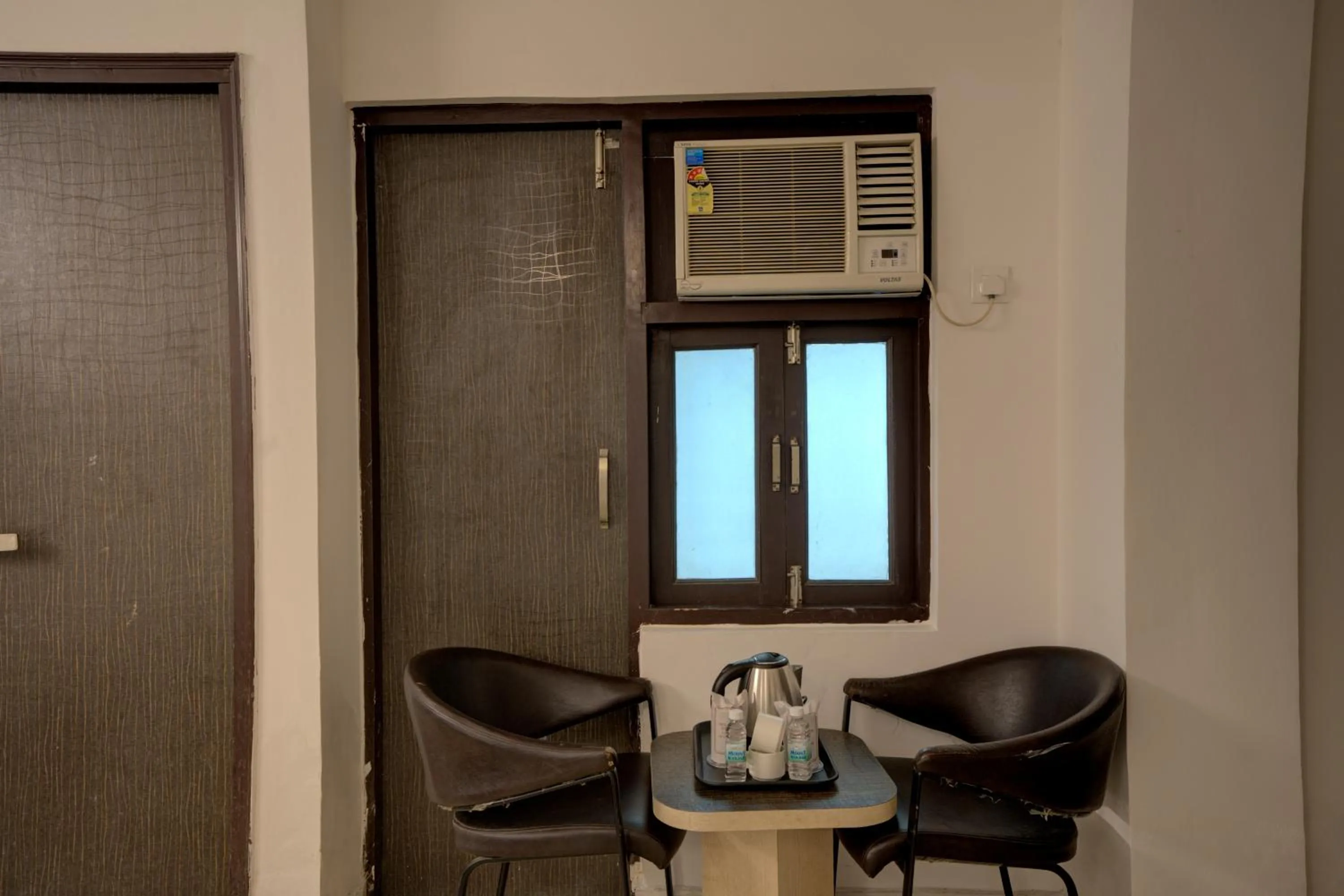 Seating area in Hotel Dolphin at Delhi Airport