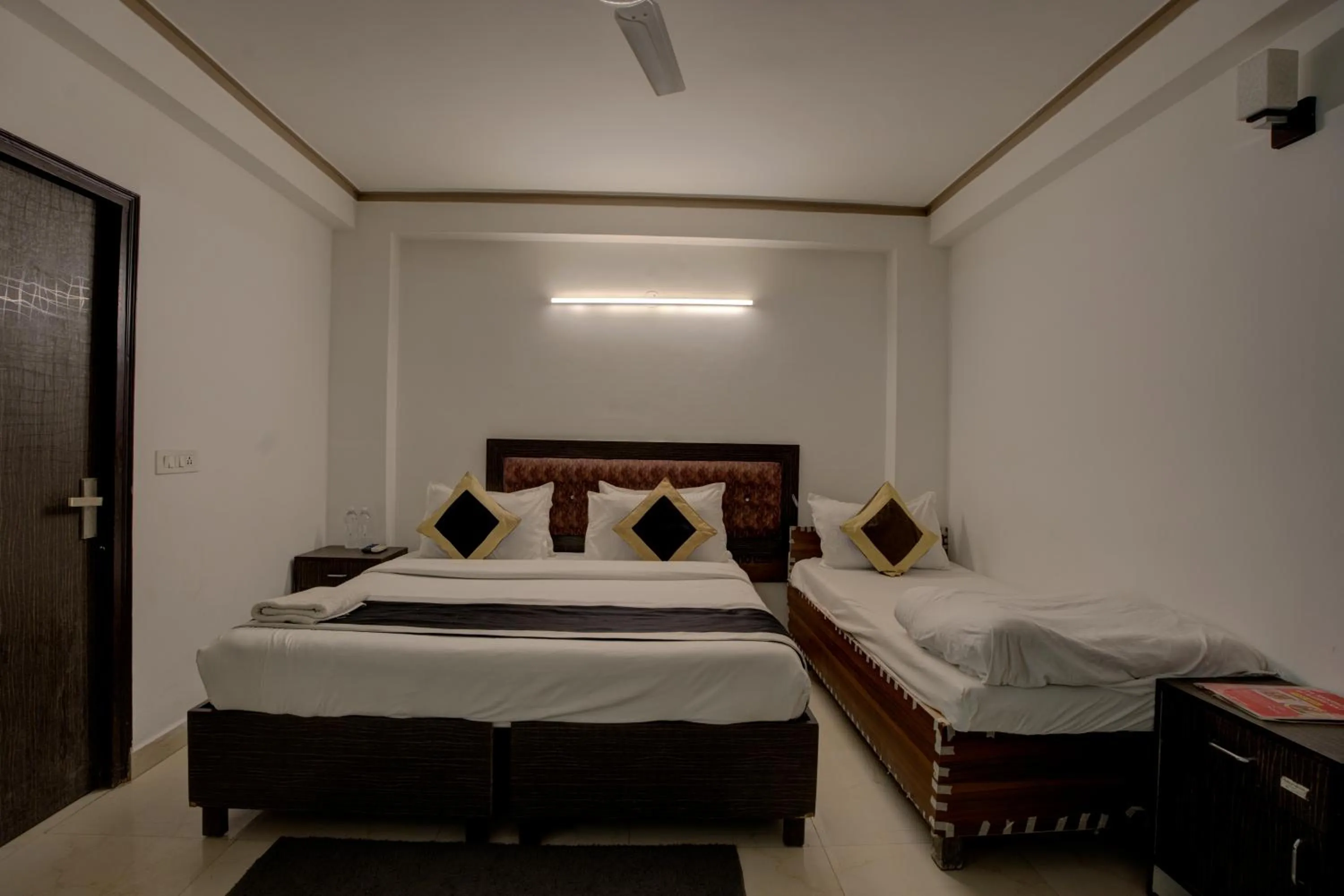 Bedroom, Bed in Hotel Dolphin at Delhi Airport