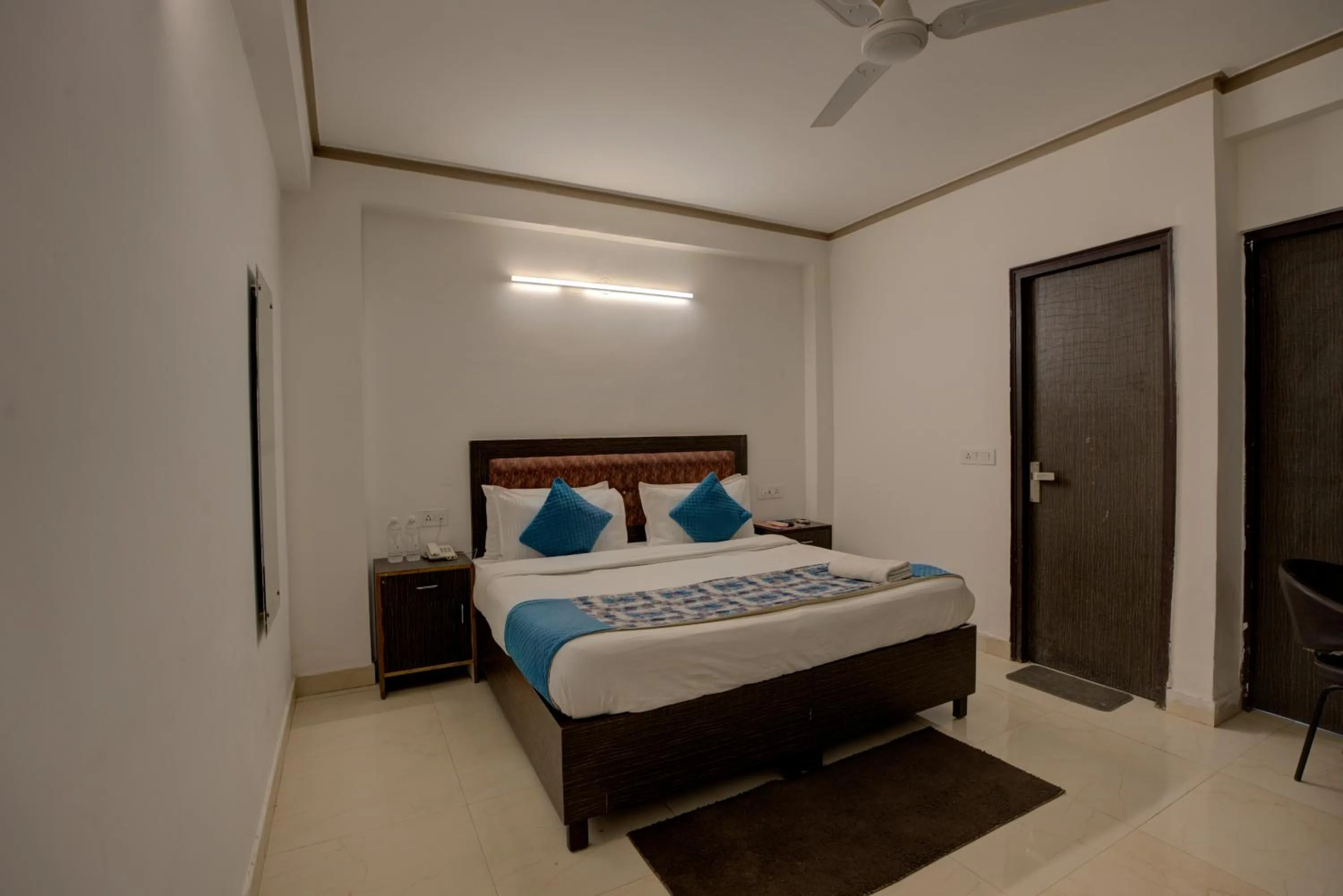 Photo of the whole room, Bed in Hotel Dolphin at Delhi Airport