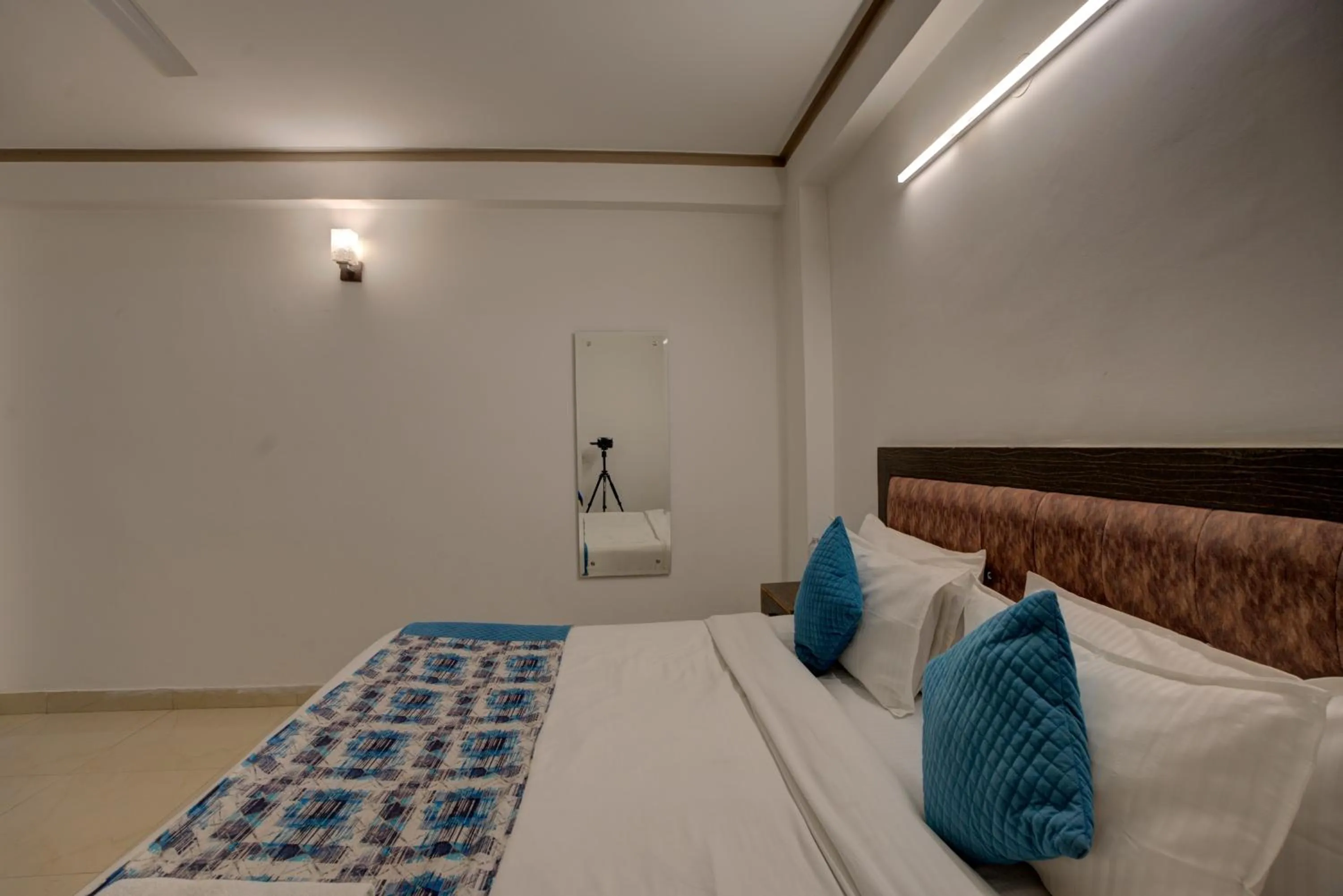 Photo of the whole room, Bed in Hotel Dolphin at Delhi Airport