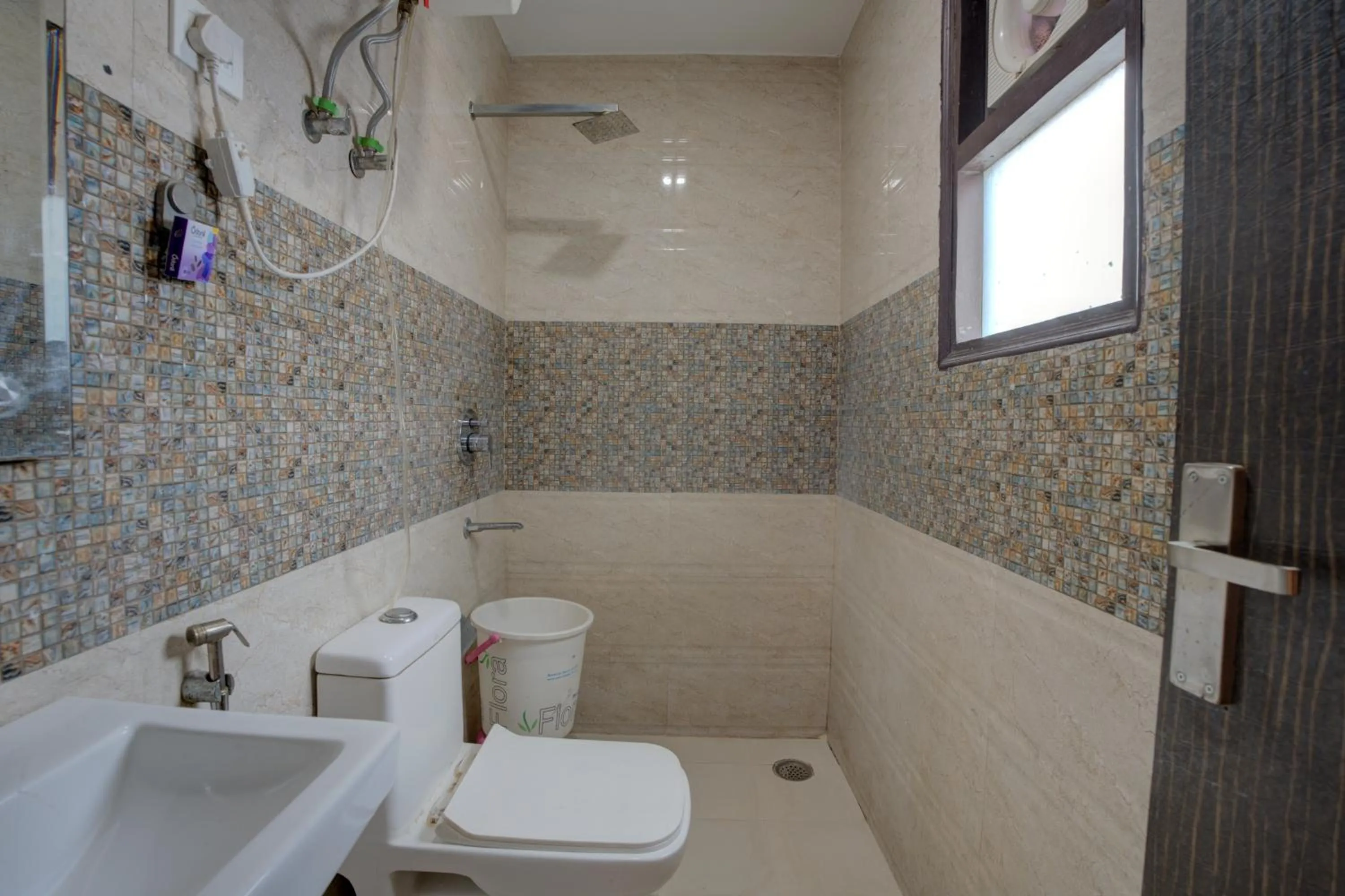 Shower in Hotel Dolphin at Delhi Airport