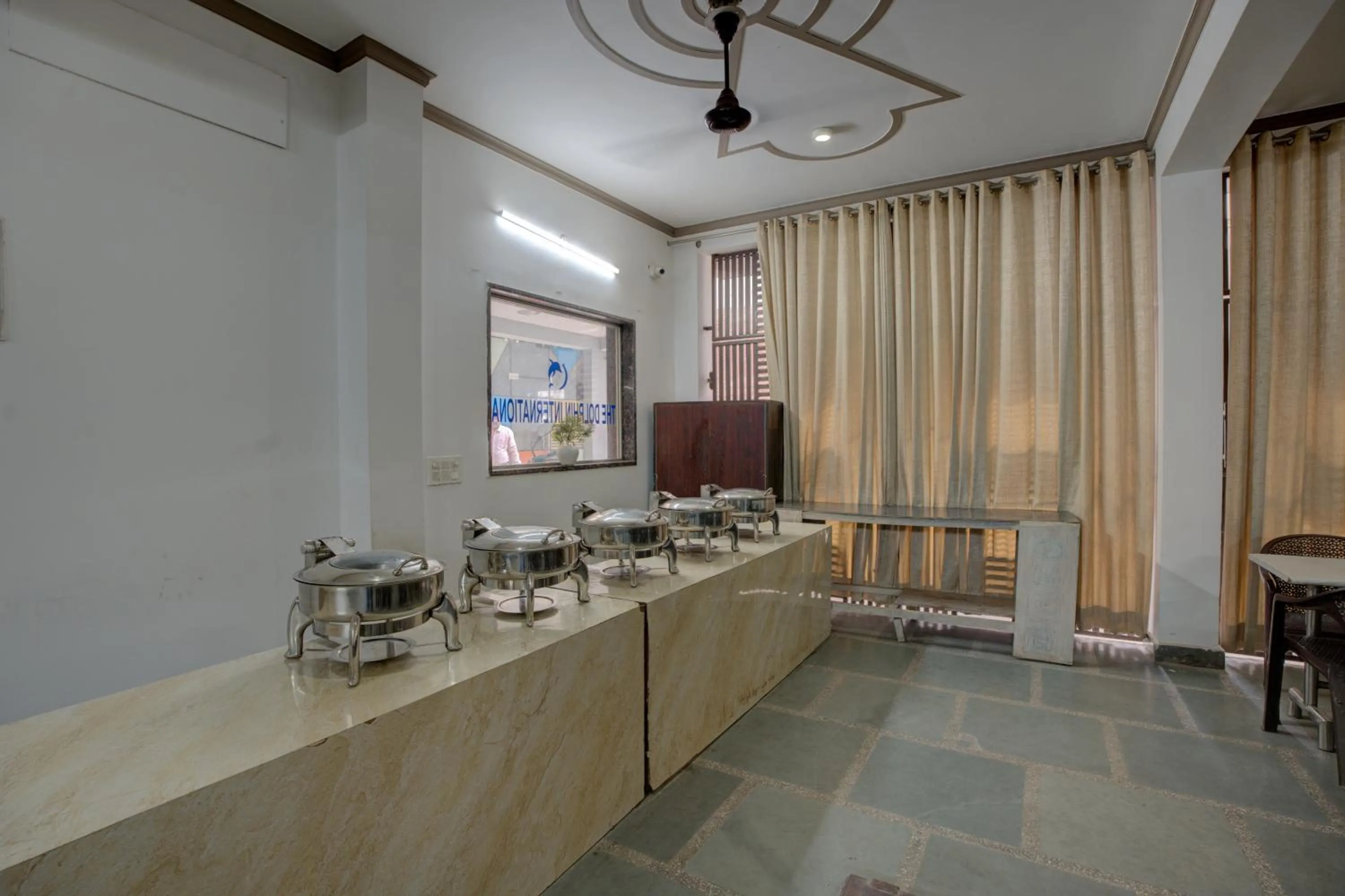 Restaurant/places to eat in Hotel Dolphin at Delhi Airport