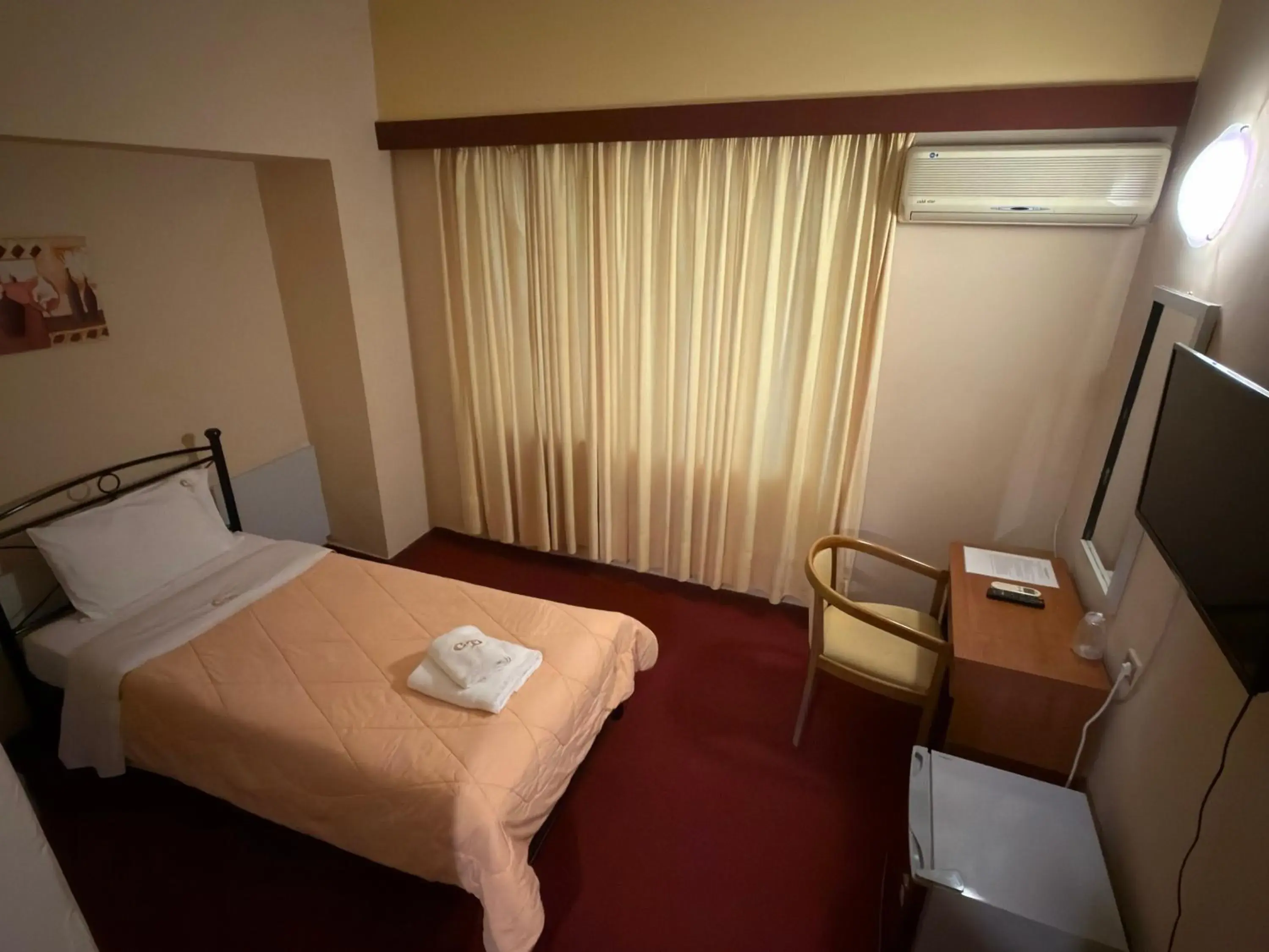 Photo of the whole room, Bed in Cavo D' Oro Photo of the whole room, Bed in Cavo D' Oro