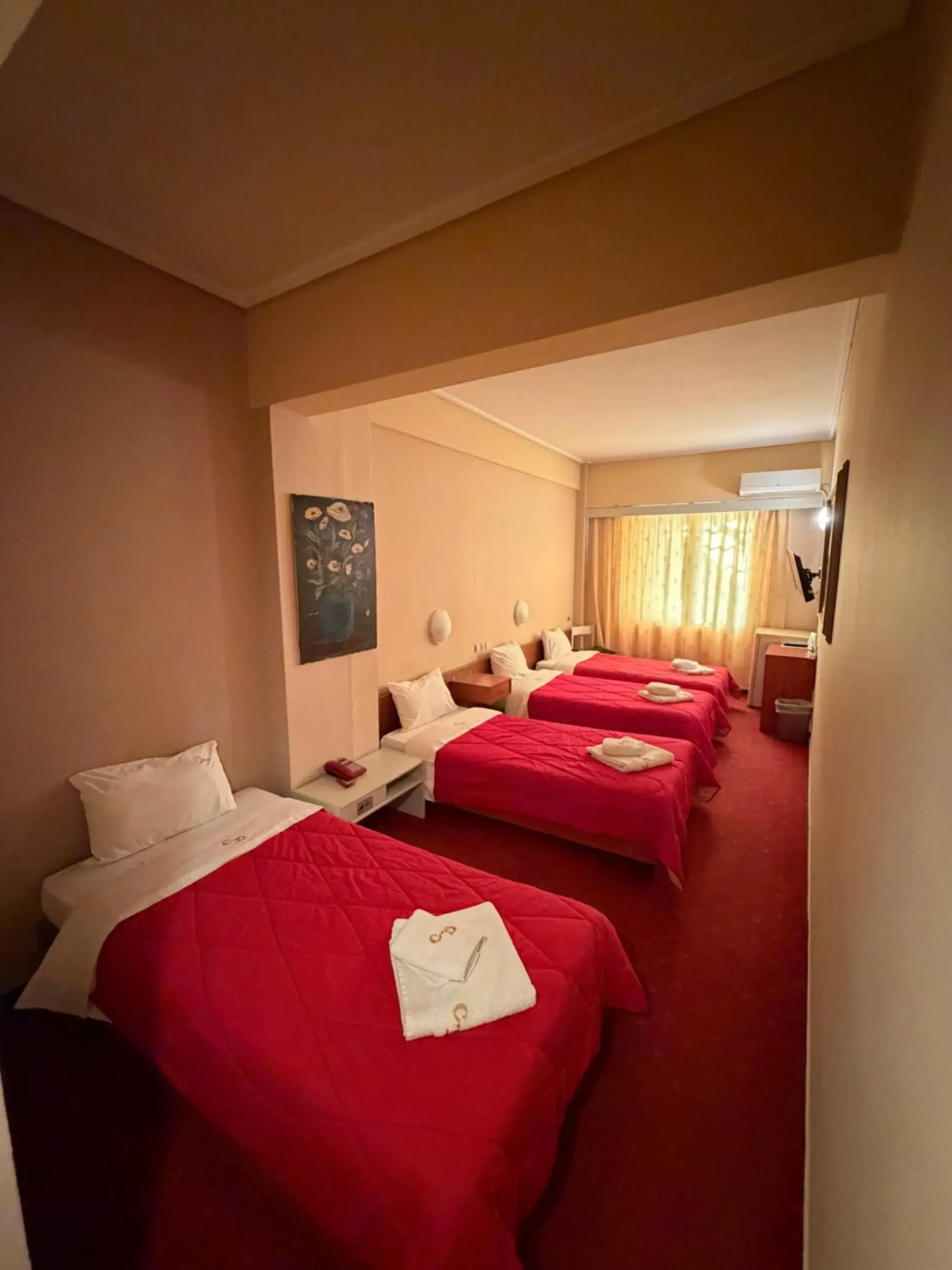 Photo of the whole room, Bed in Cavo D' Oro Photo of the whole room, Bed in Cavo D' Oro