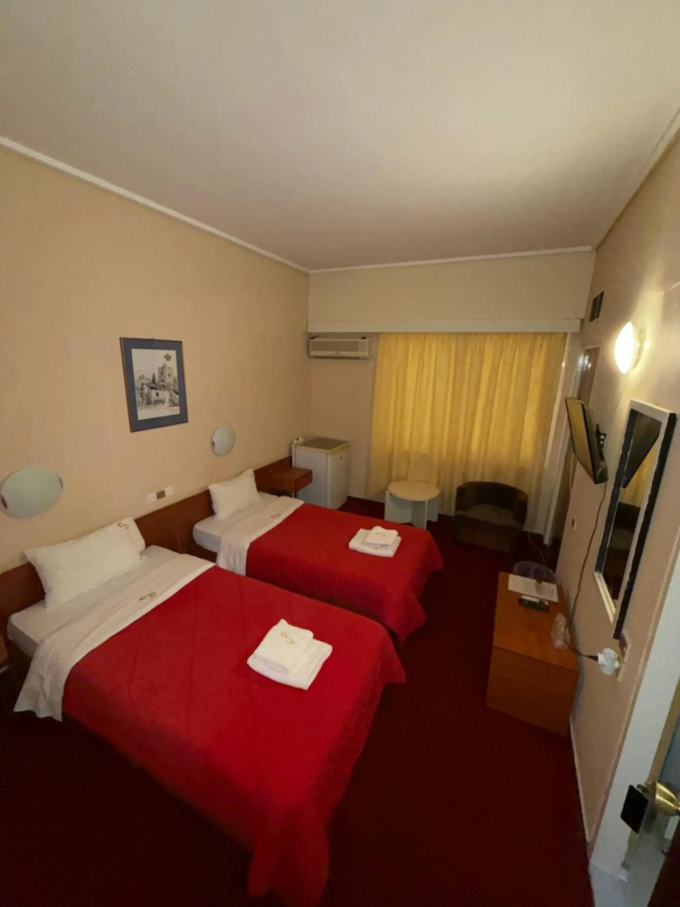 Photo of the whole room, Bed in Cavo D' Oro Photo of the whole room, Bed in Cavo D' Oro