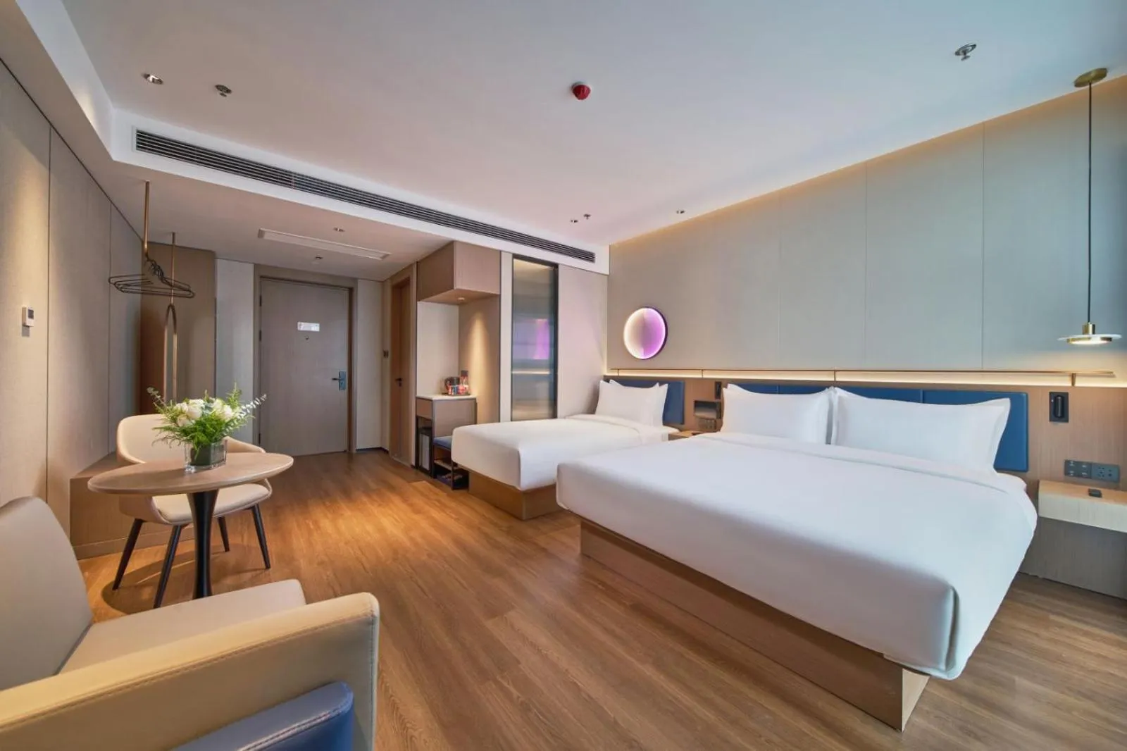 Bed in Jinglai Zhenxuan Shanghai Tongji Hospital Xincun Road Subway Station Hotel