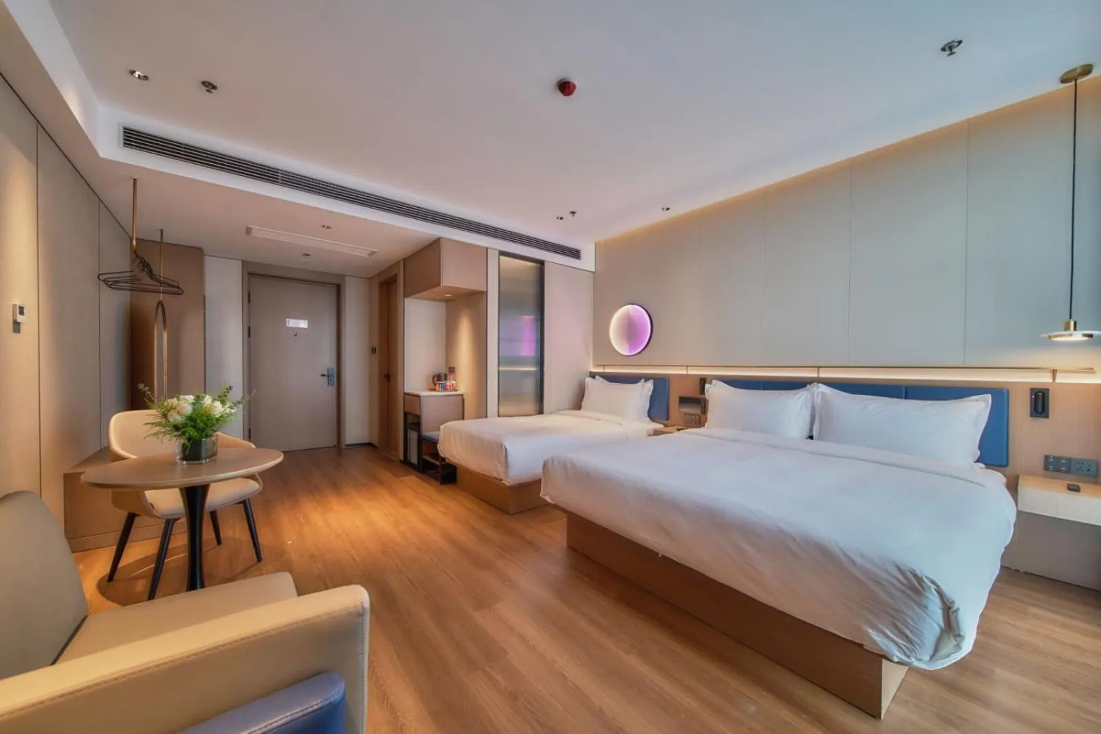 Bed in Jinglai Zhenxuan Shanghai Tongji Hospital Xincun Road Subway Station Hotel