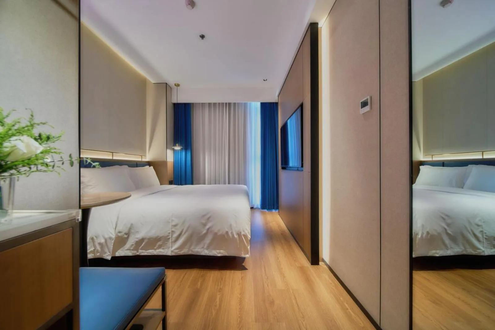 Bedroom, Bed in Jinglai Zhenxuan Shanghai Tongji Hospital Xincun Road Subway Station Hotel