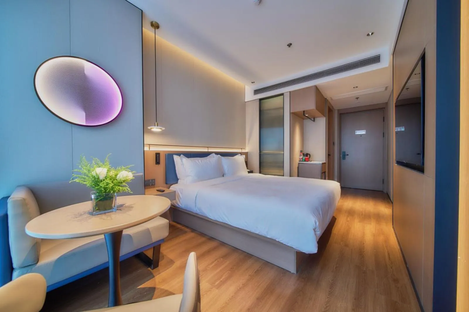 Photo of the whole room, Bed in Jinglai Zhenxuan Shanghai Tongji Hospital Xincun Road Subway Station Hotel