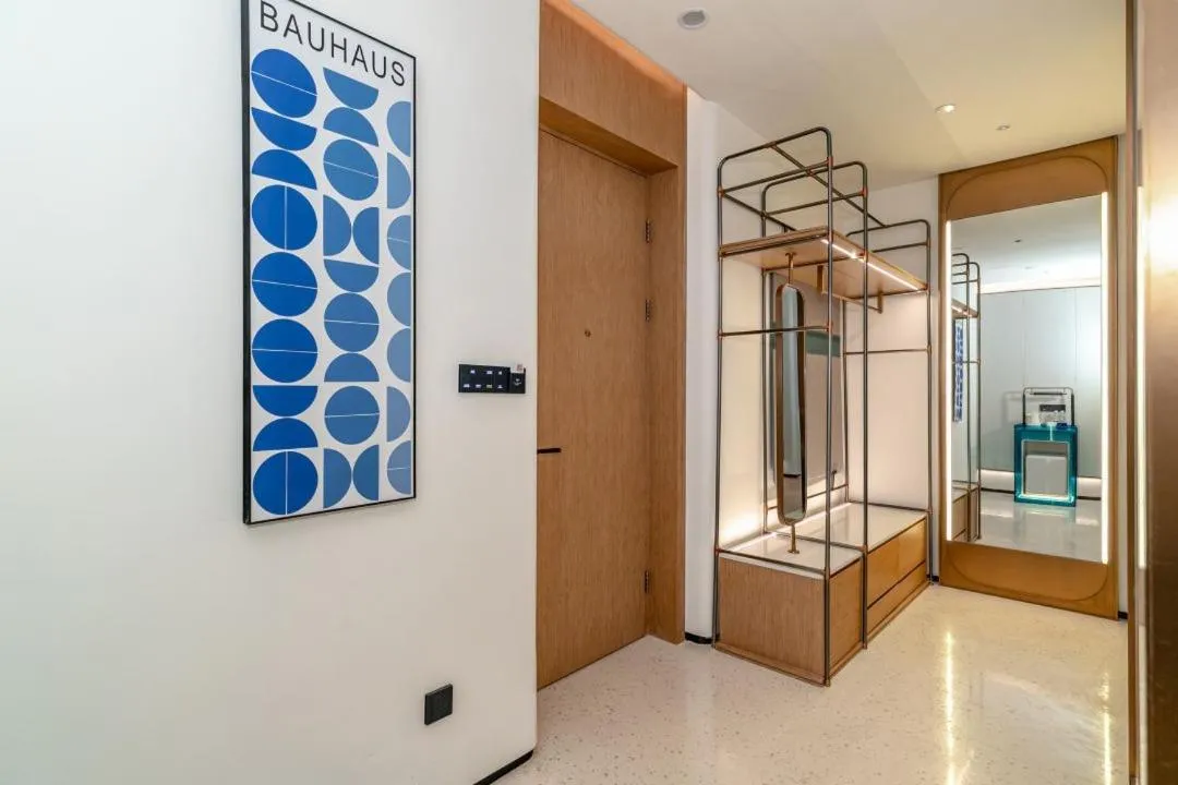 wardrobe in Yee Hotel Shamian Guangzhou
