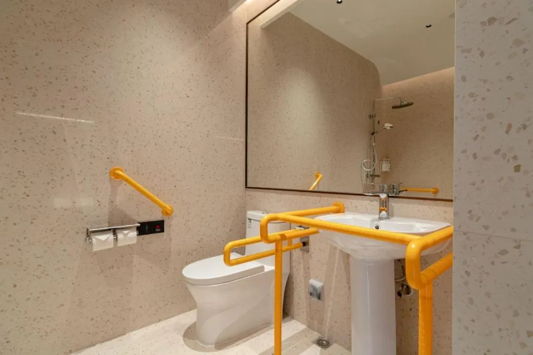 Toilet in Yee Hotel Shamian Guangzhou