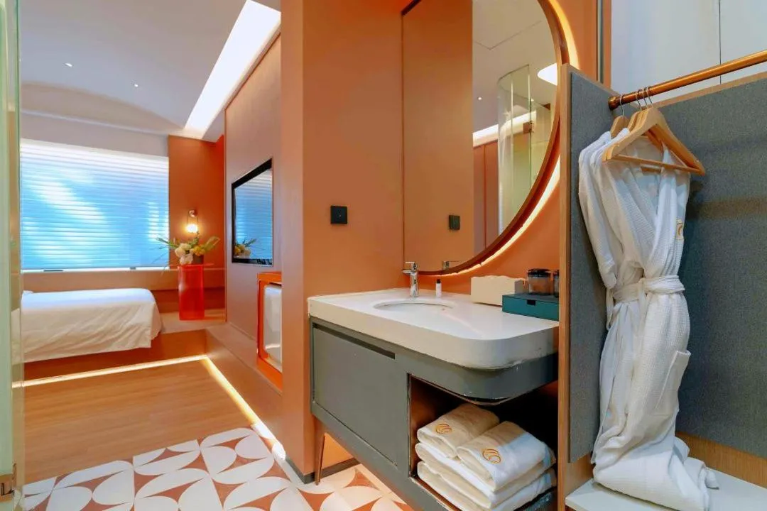Photo of the whole room, Bed in Yee Hotel Shamian Guangzhou