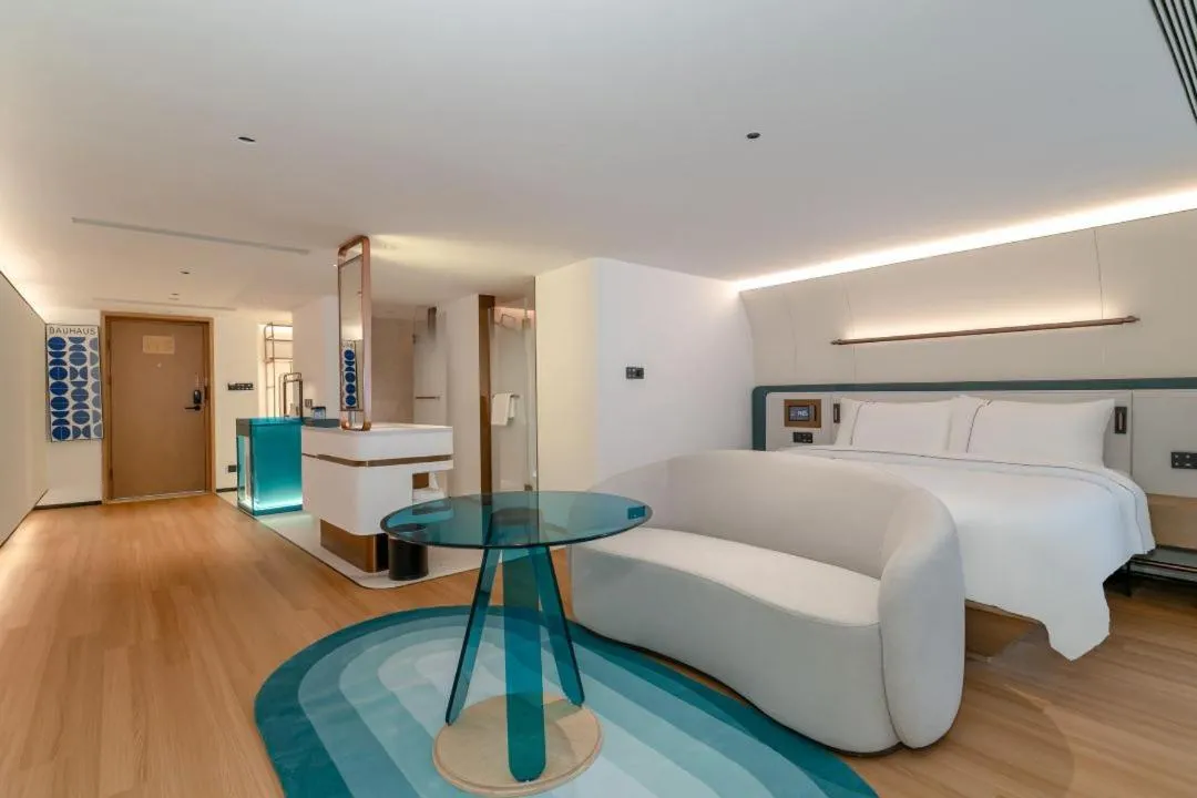 Photo of the whole room, Bed in Yee Hotel Shamian Guangzhou