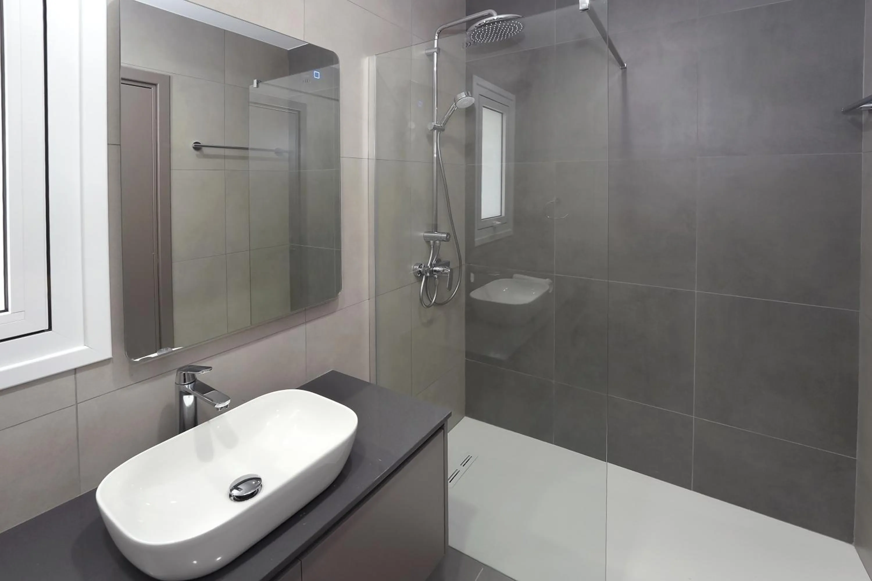 Shower in Sun and Moon Luxury Villas Ayia Napa