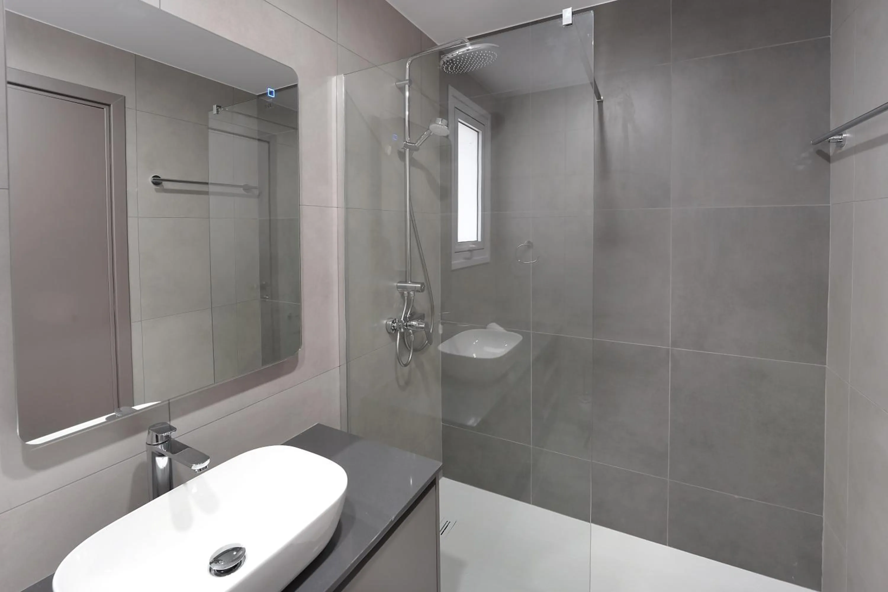 Shower in Sun and Moon Luxury Villas Ayia Napa