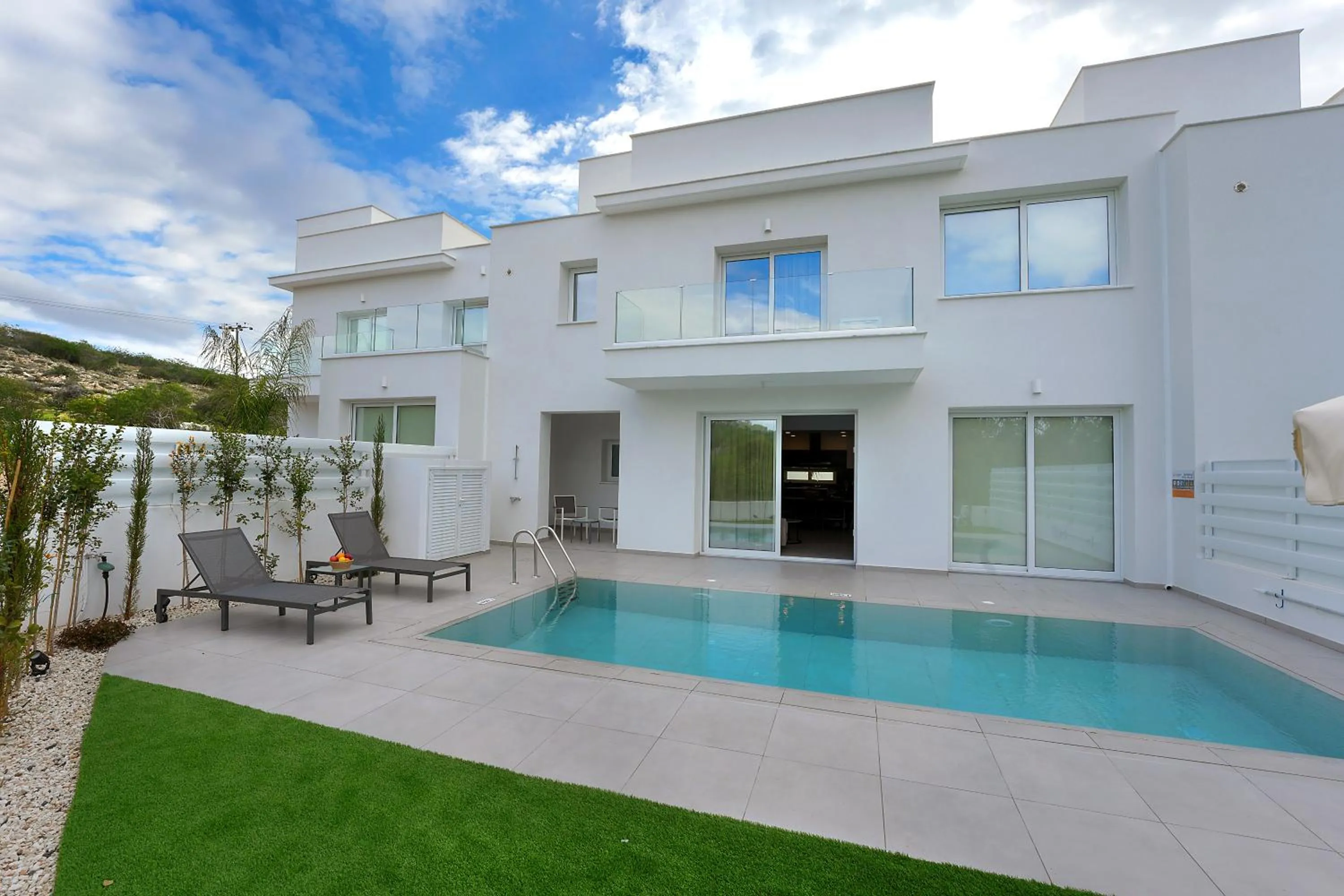 Swimming pool in Sun and Moon Luxury Villas Ayia Napa