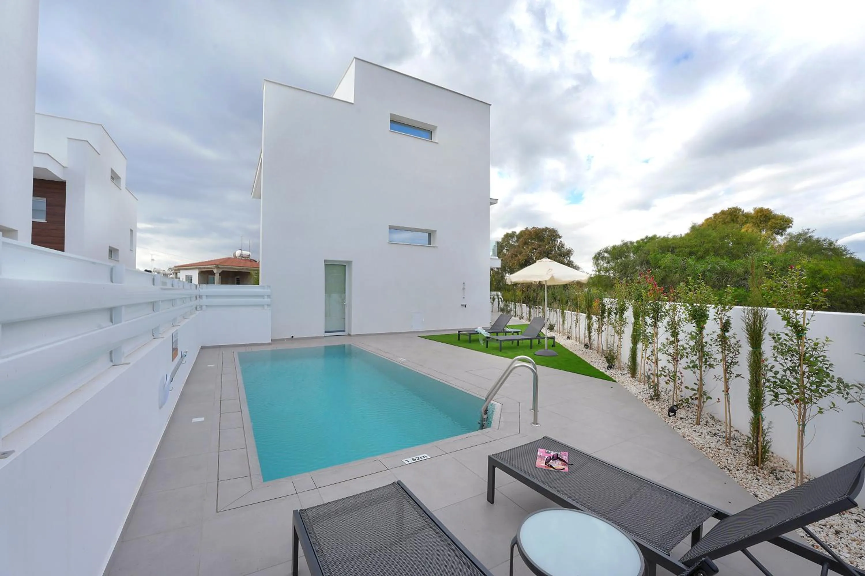 Swimming pool in Sun and Moon Luxury Villas Ayia Napa