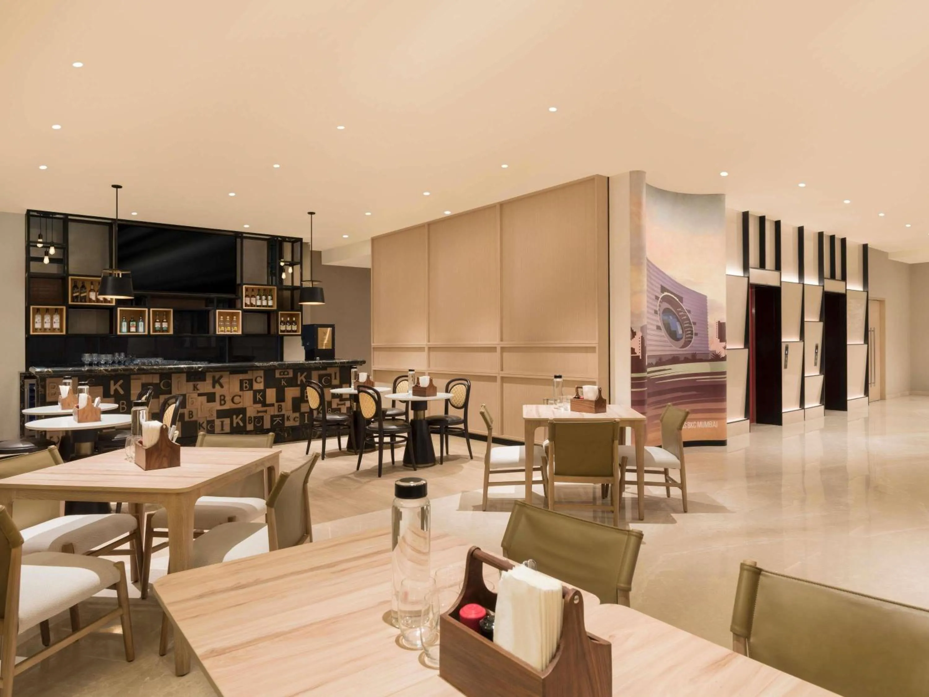 Lounge or bar in ibis Mumbai BKC