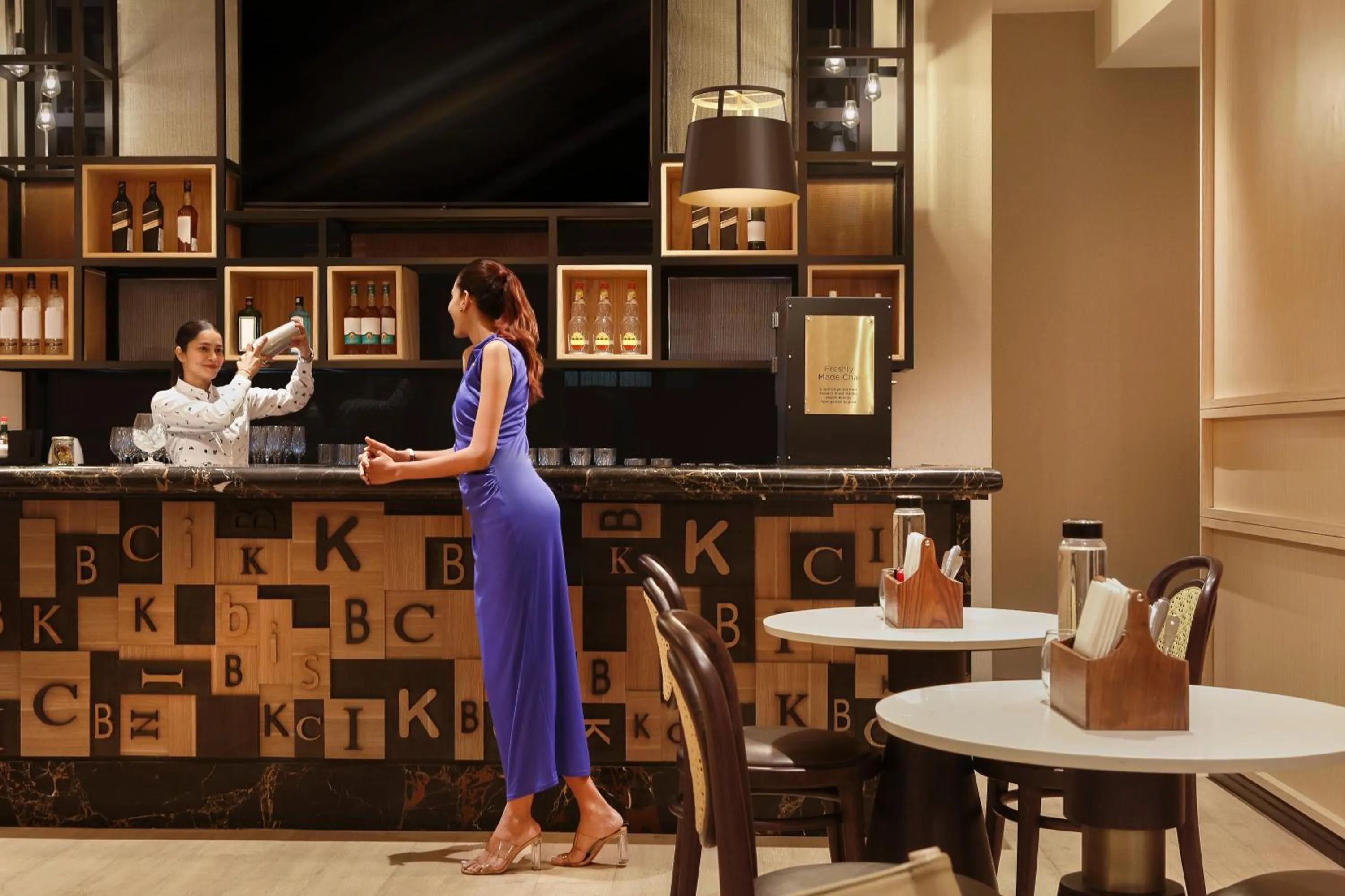 Lounge or bar in ibis Mumbai BKC