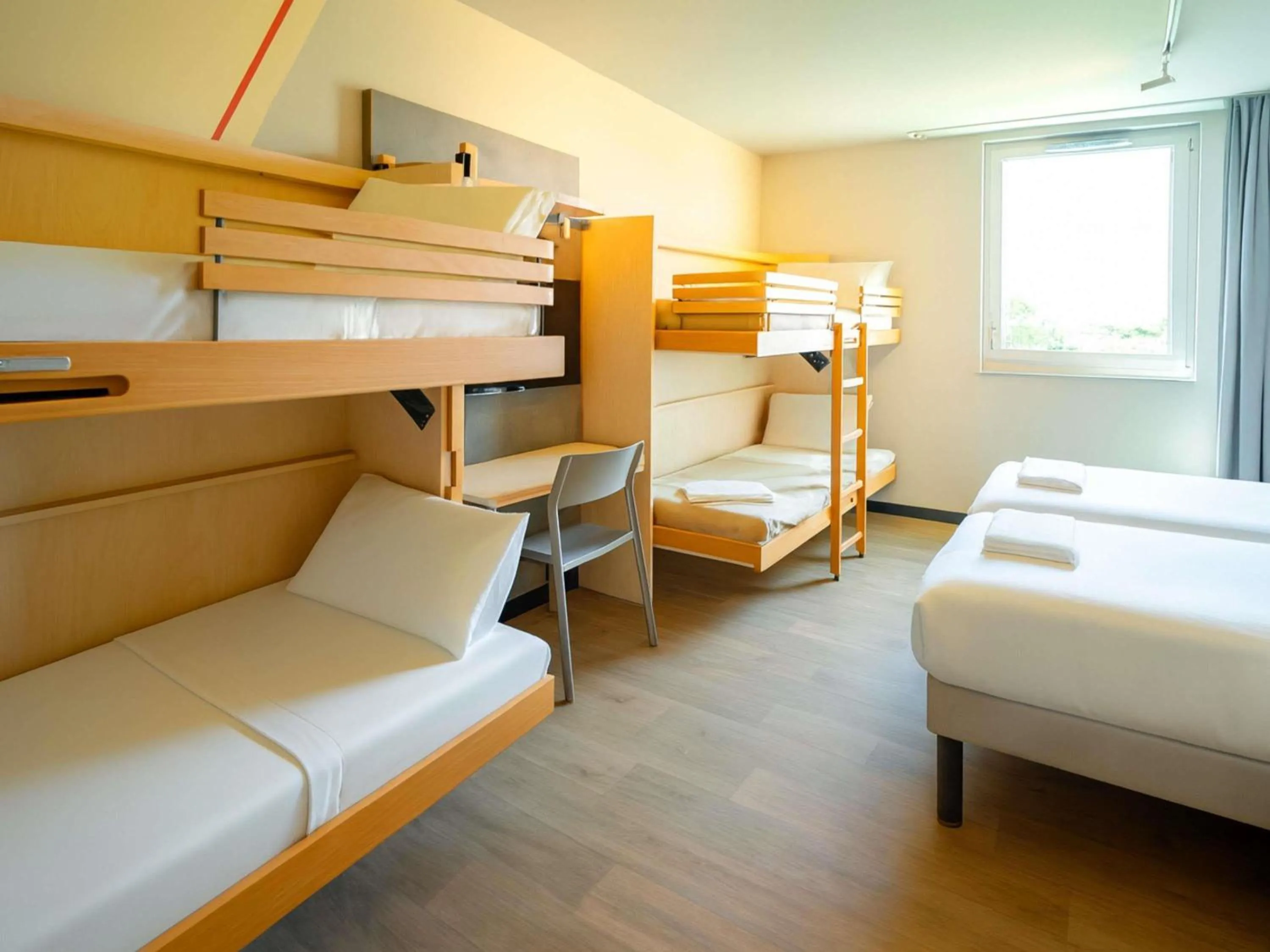 Bedroom, Bed in ibis budget Auxerre Nord