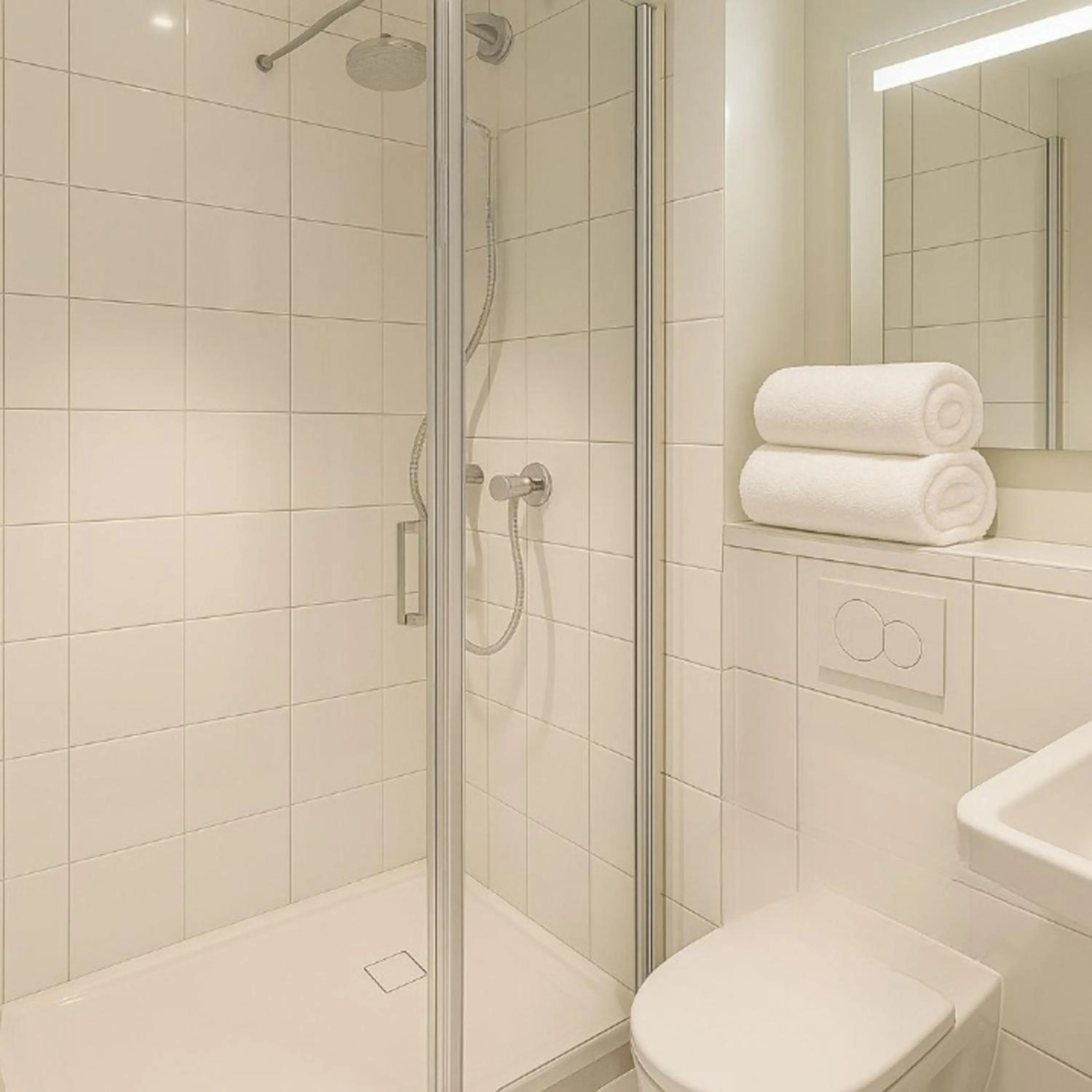Bathroom in ibis budget Auxerre Nord
