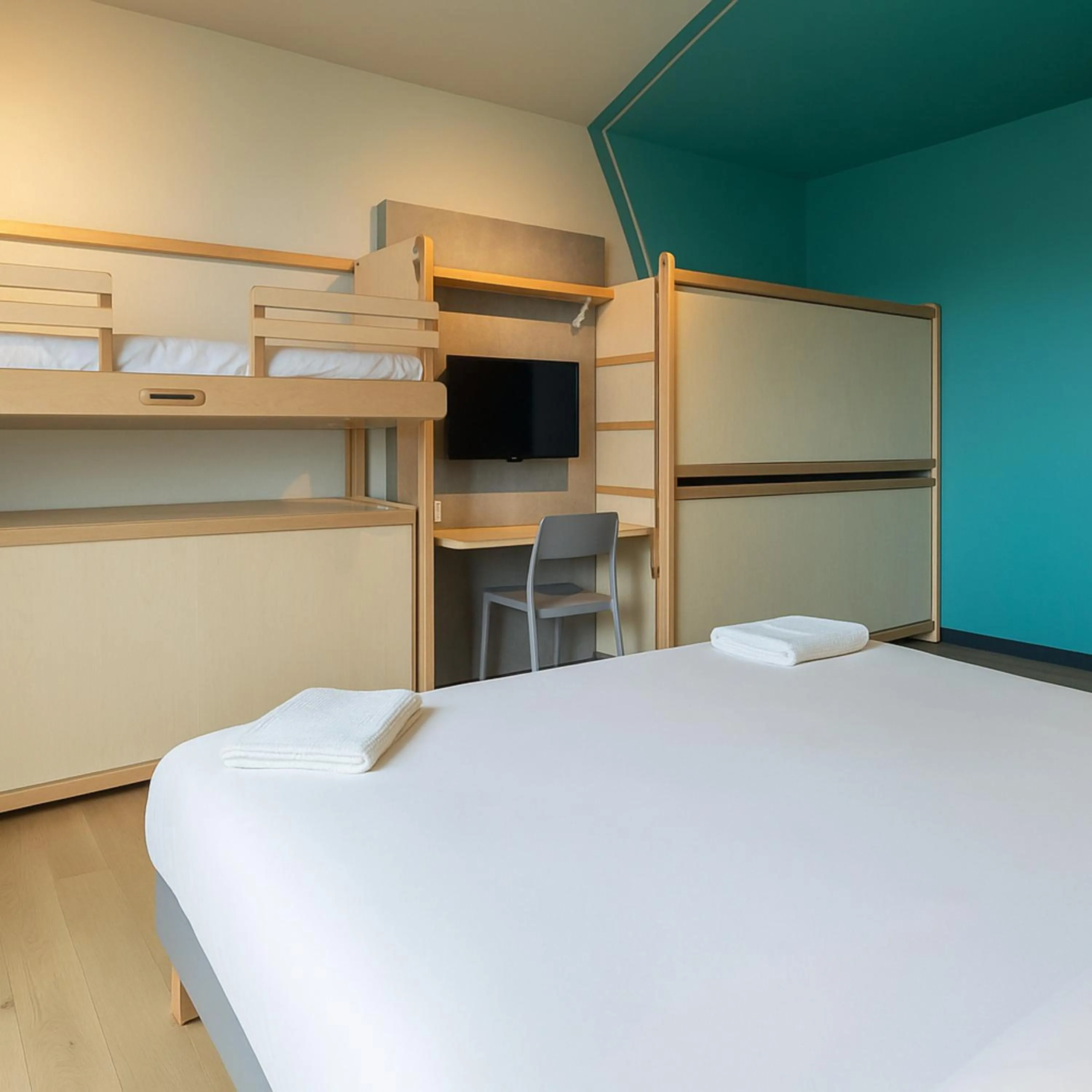bunk bed, Bed in ibis budget Auxerre Nord
