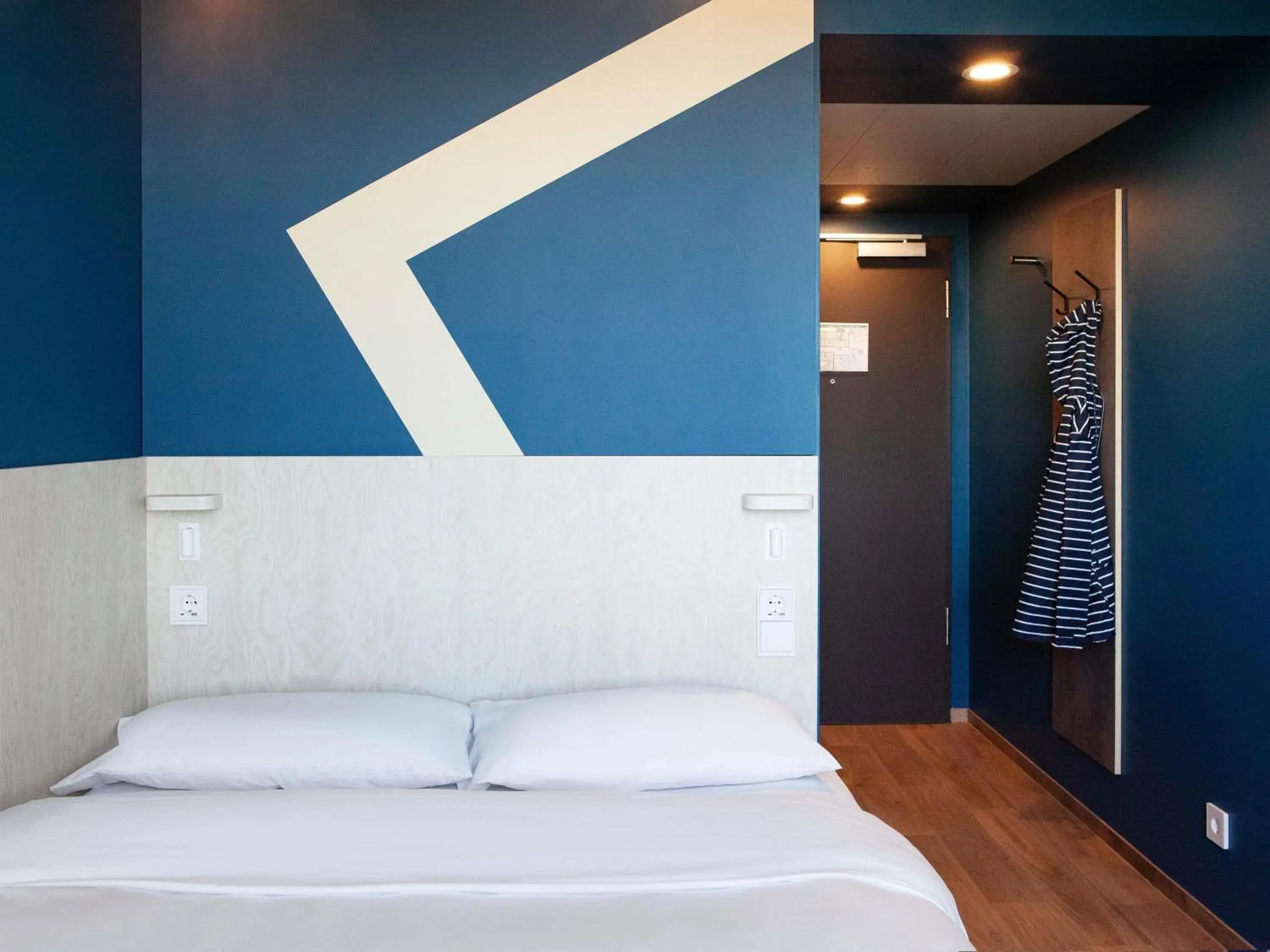 Standard Queen Room in ibis budget Hotel Berlin Airport Standard Queen Room in ibis budget Hotel Berlin Airport
