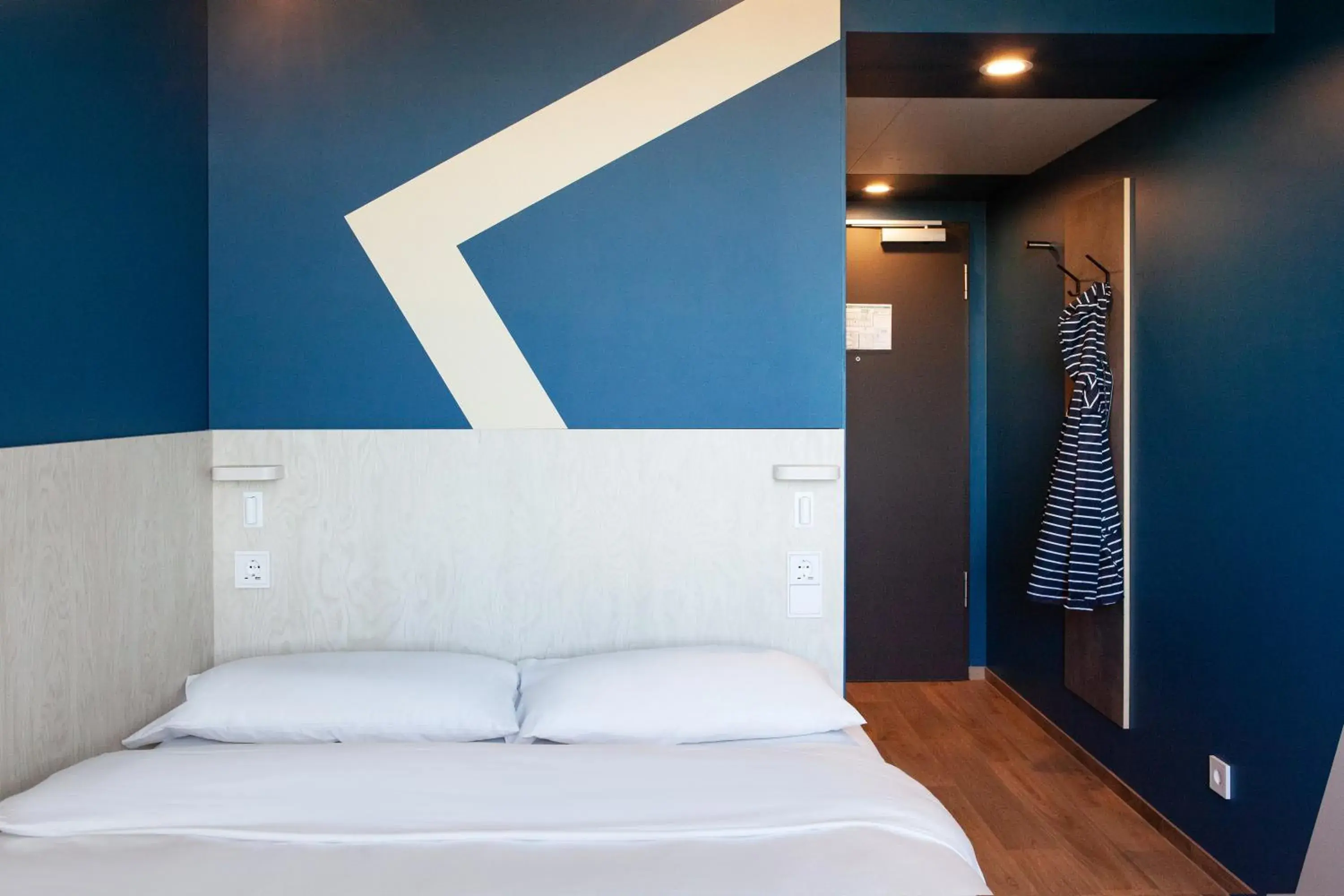 Photo of the whole room, Bed in ibis budget Hotel Berlin Airport Photo of the whole room, Bed in ibis budget Hotel Berlin Airport