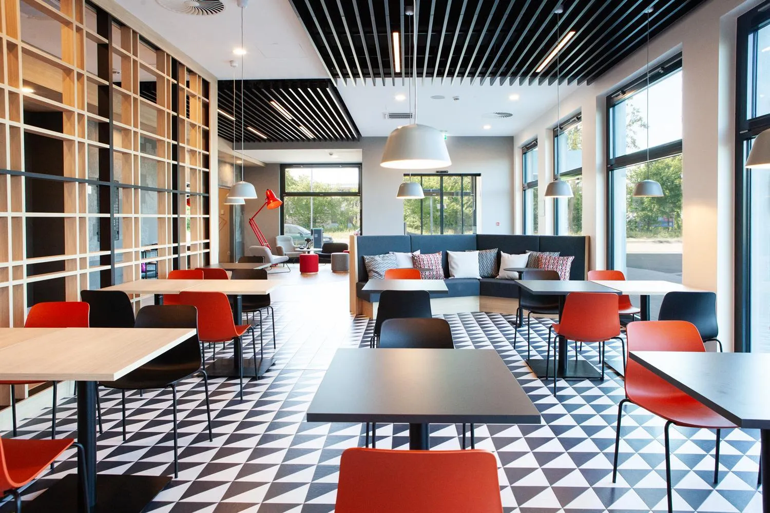 Restaurant/places to eat in ibis budget Hotel Berlin Airport