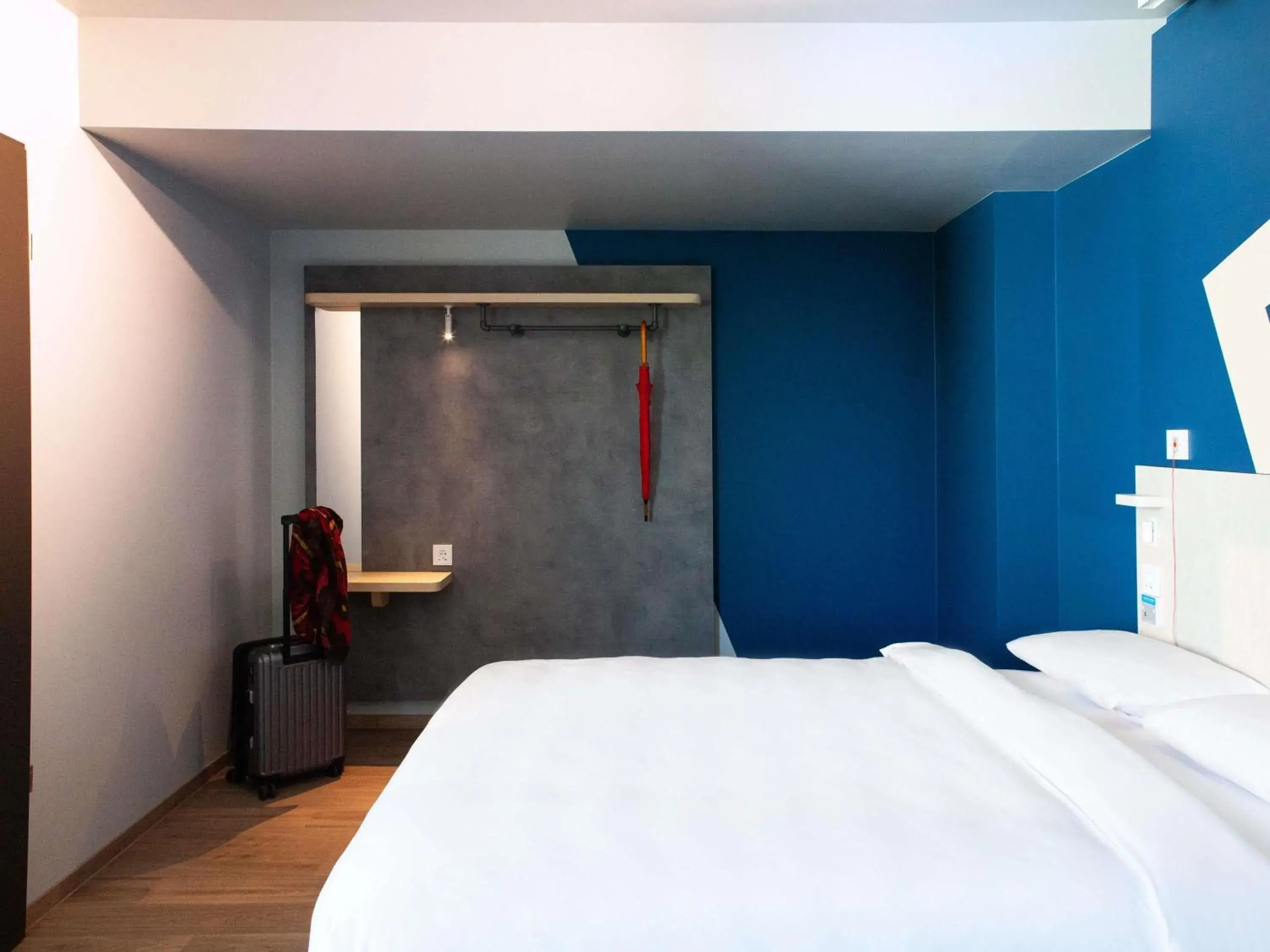 Standard Queen Room - Mobility Accessible in ibis budget Hotel Berlin Airport Standard Queen Room - Mobility Accessible in ibis budget Hotel Berlin Airport