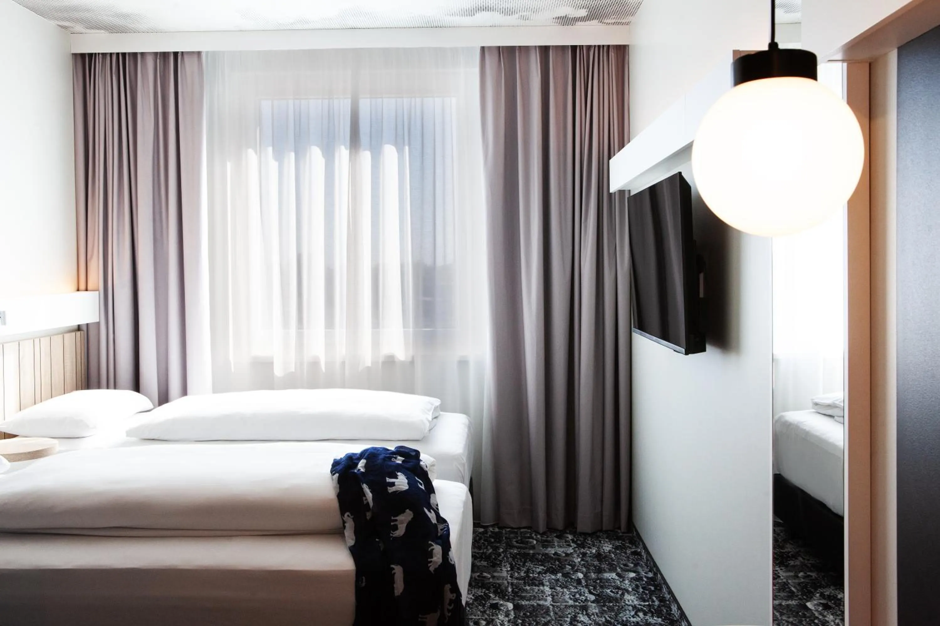 Photo of the whole room, Bed in ibis Hotel Berlin Airport