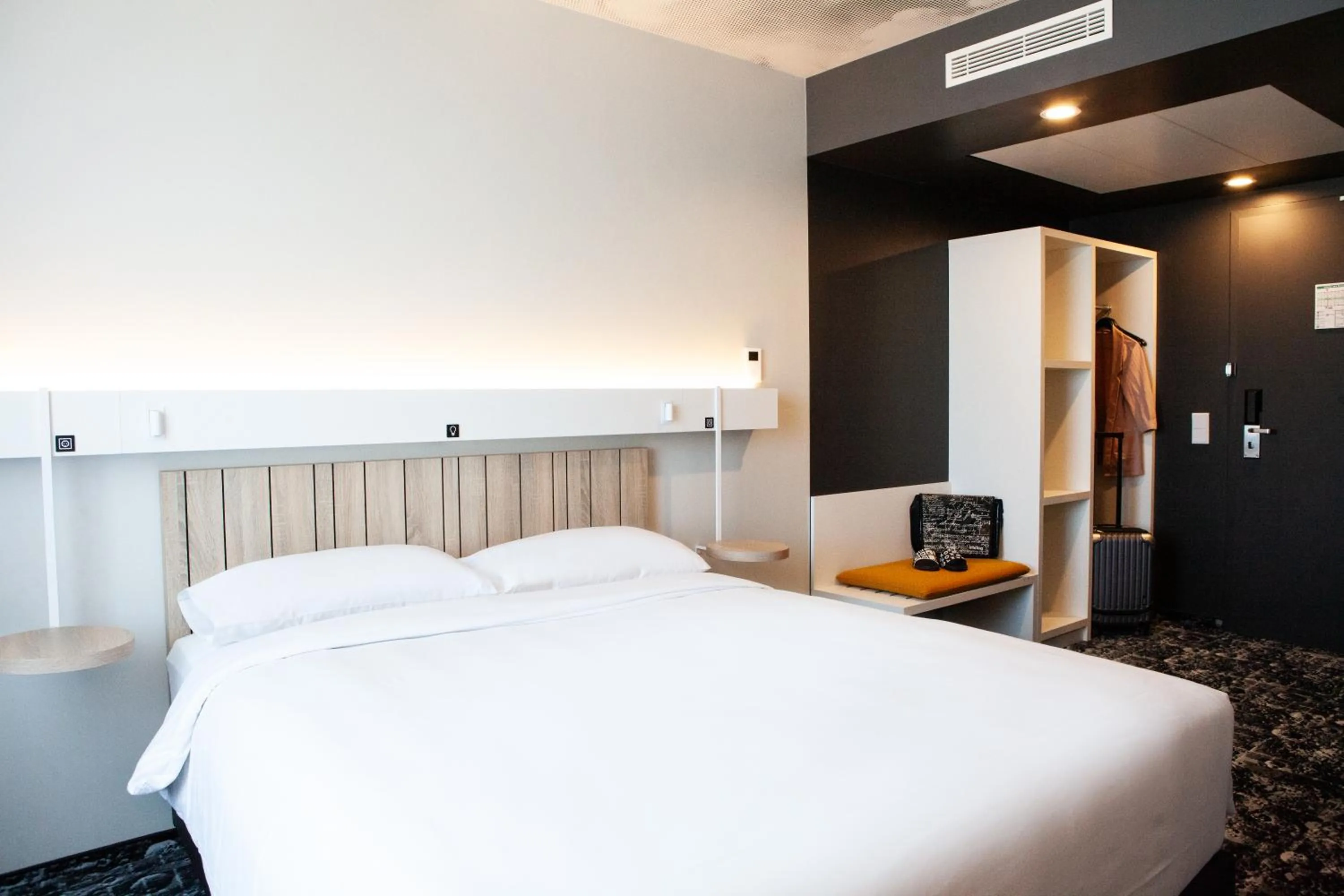 Photo of the whole room, Bed in ibis Hotel Berlin Airport