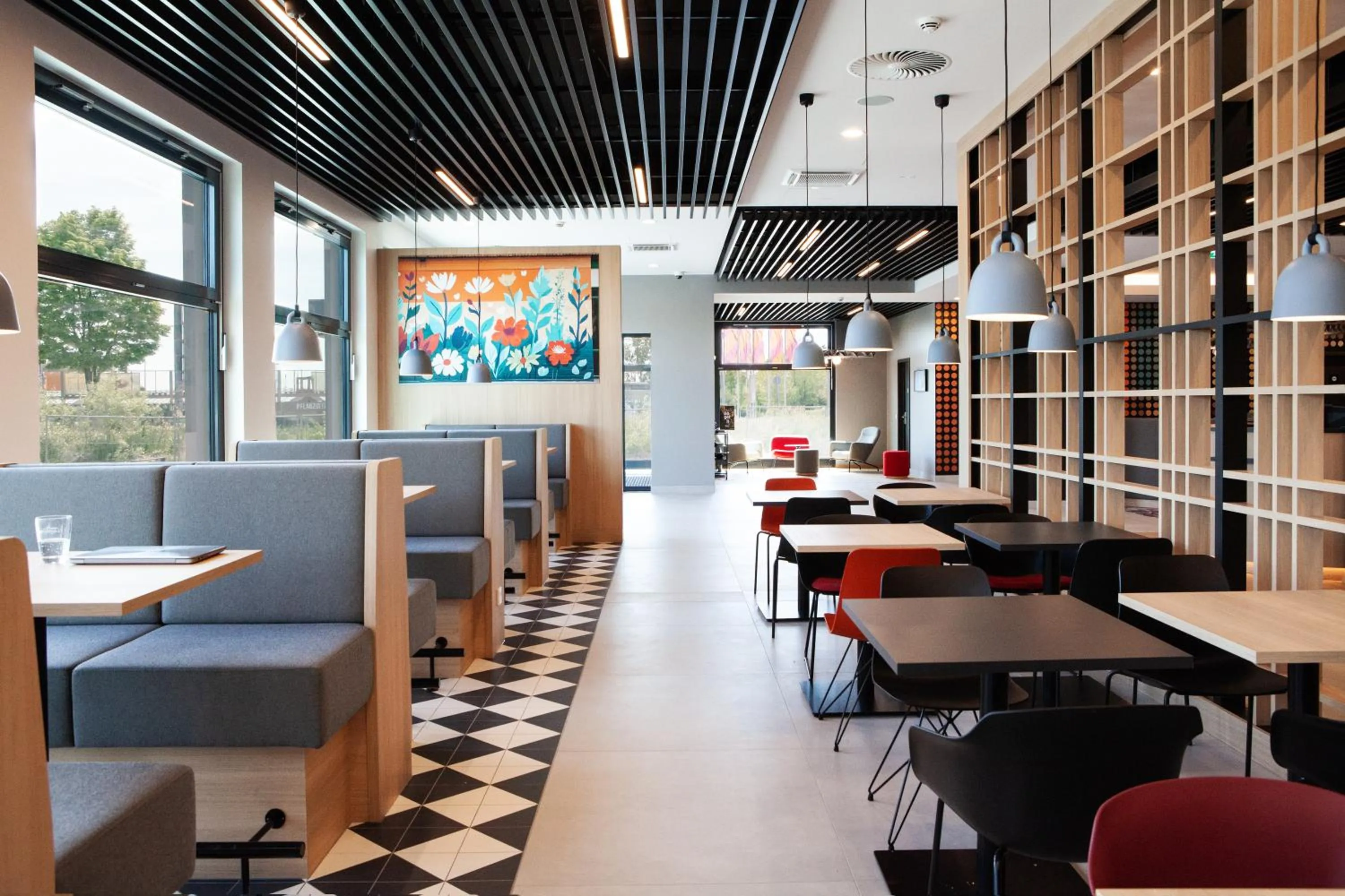Restaurant/places to eat in ibis Hotel Berlin Airport