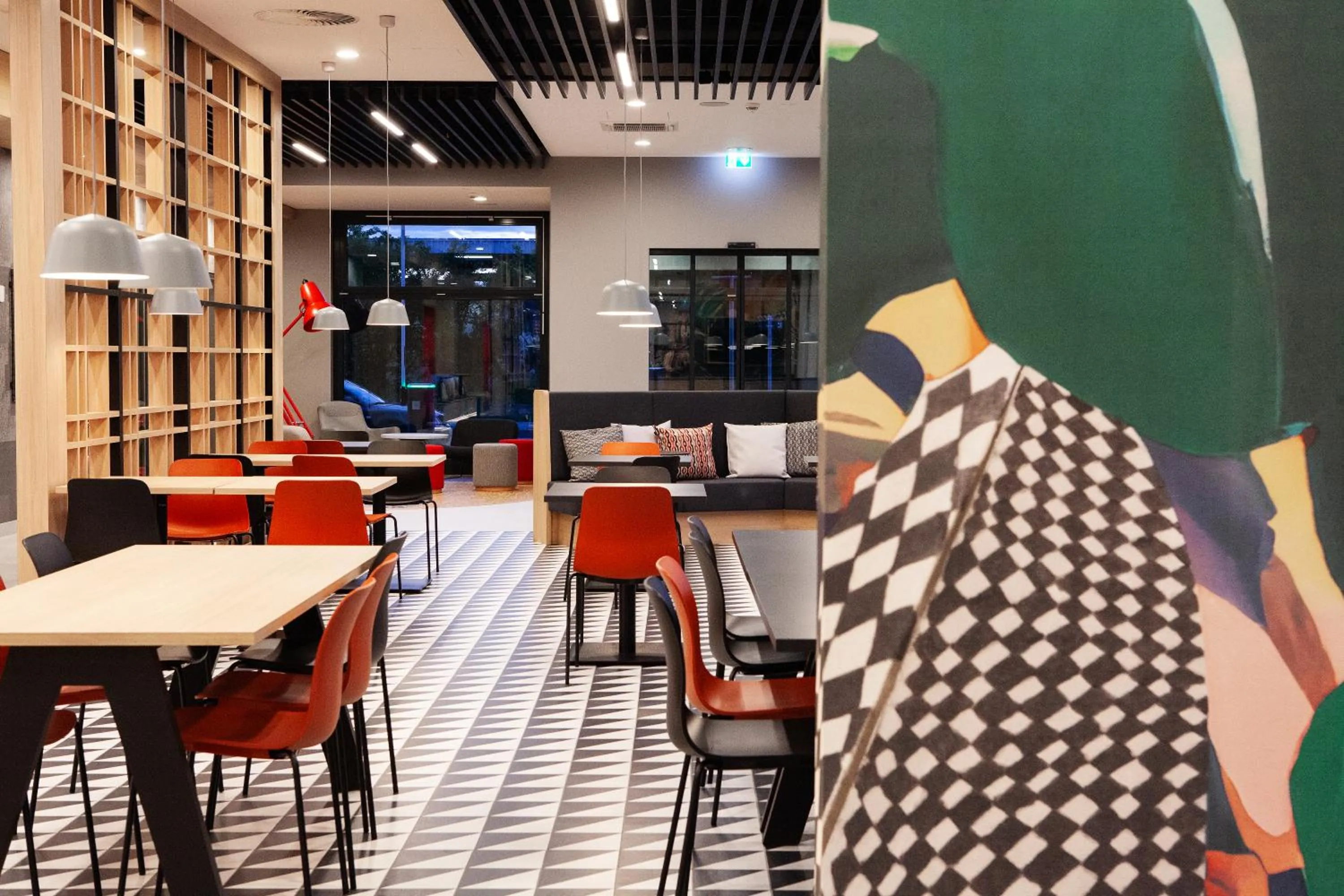 Restaurant/places to eat in ibis Hotel Berlin Airport